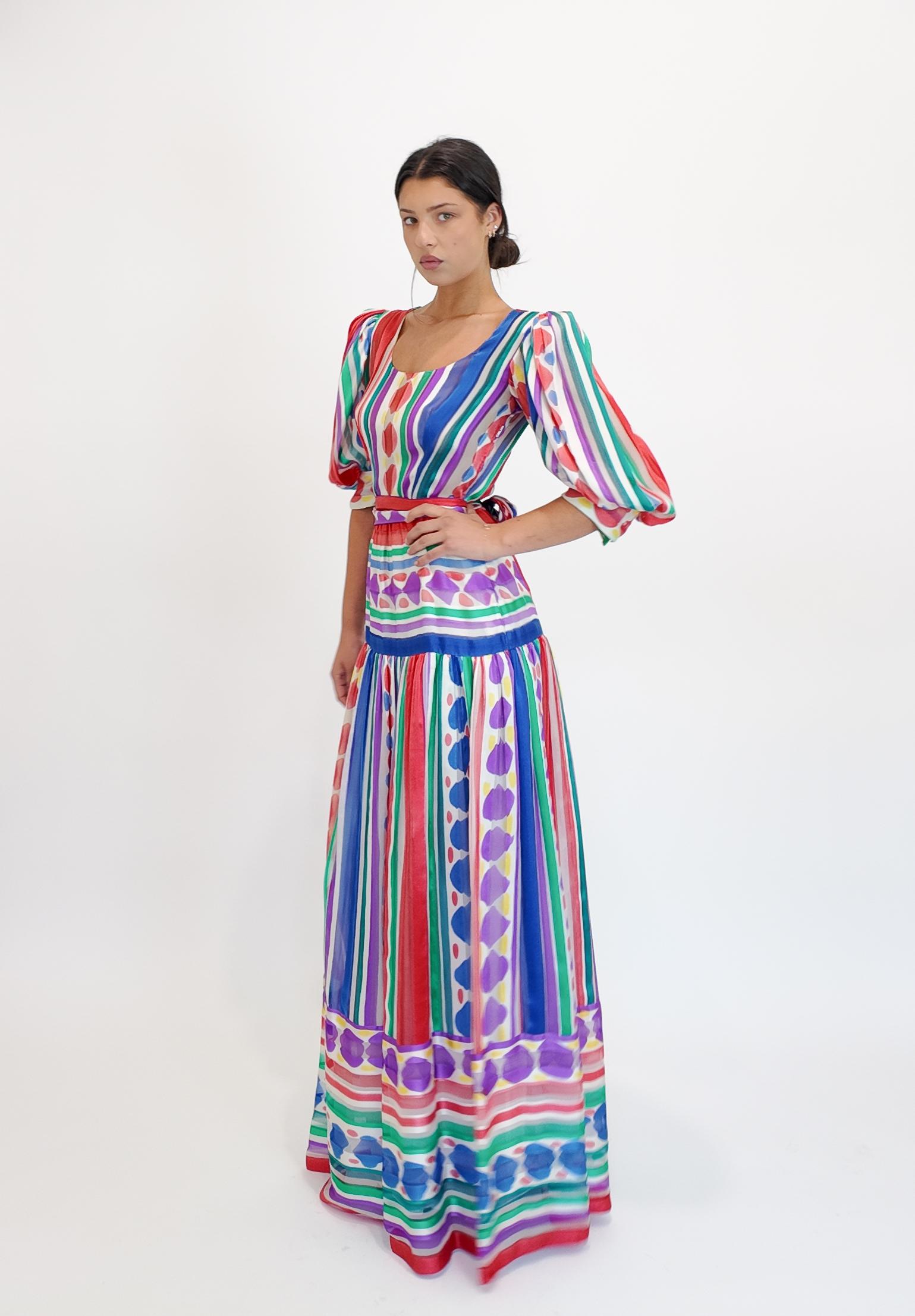 Vintage Seide gedruckt bunt gestreift & Polka Dot Gürtel Kleid im Zustand „Hervorragend“ im Angebot in Los Angeles, CA