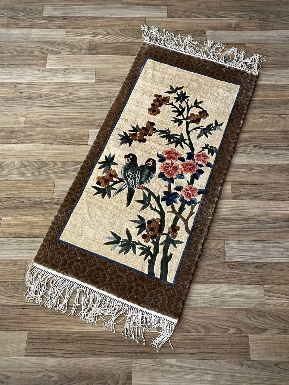 Vintage-Wandteppich aus Seide mit Vogelmotiv aus Seide (Sonstiges) im Angebot