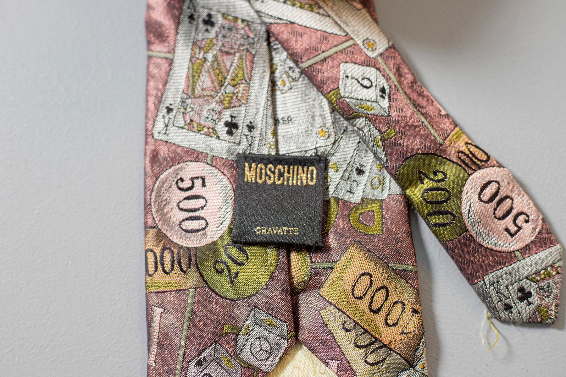 If you are a fan of playing cards and tokens, this tie is the one for you. Designed by Moschino, it is eccentric and unique. Decorated with cards and token on a red sparkling background, this tie is the perfect fit for a crazy casino night: with