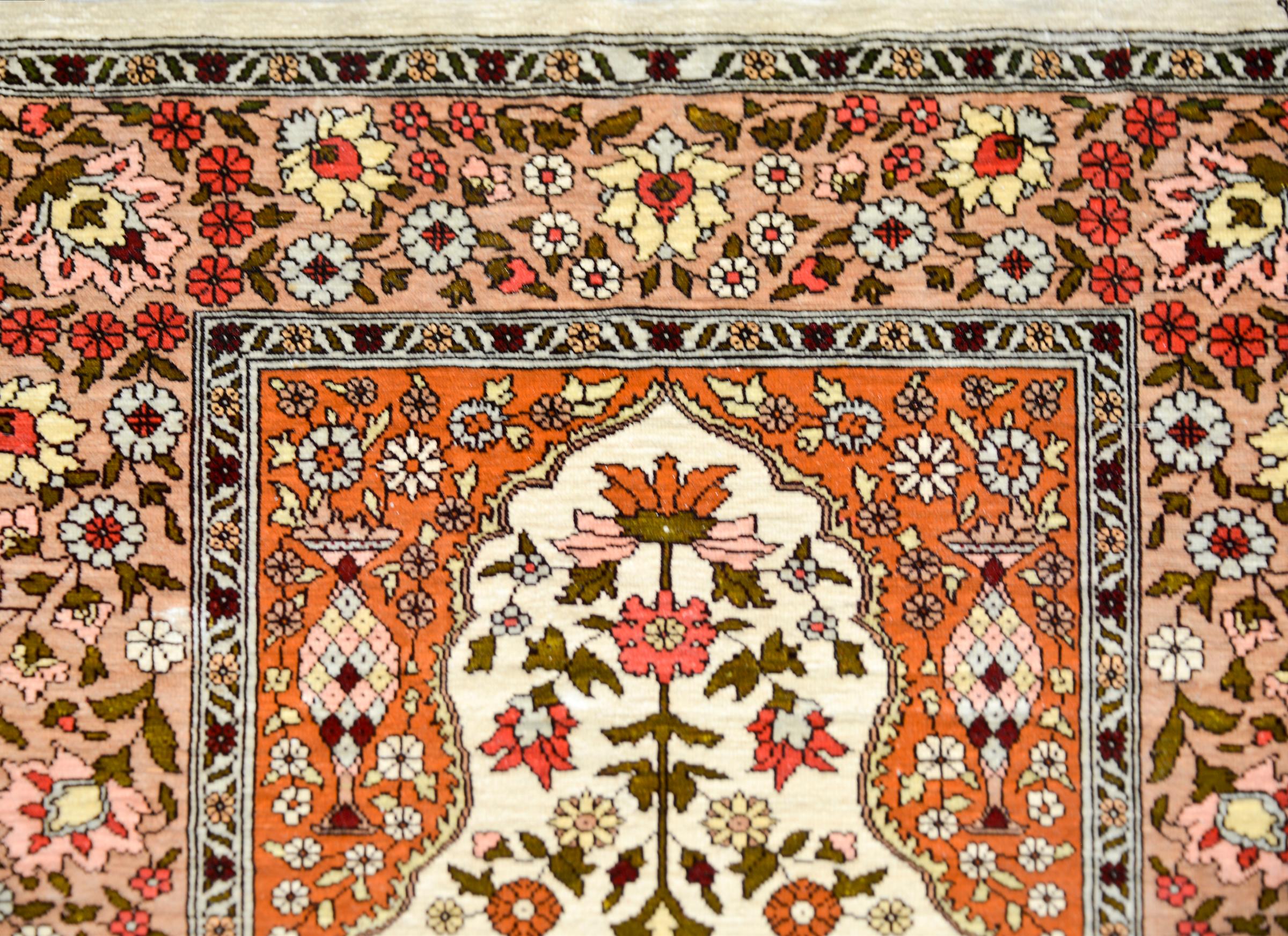 Türkischer Hereke-Teppich aus Seide (Stammeskunst) im Angebot