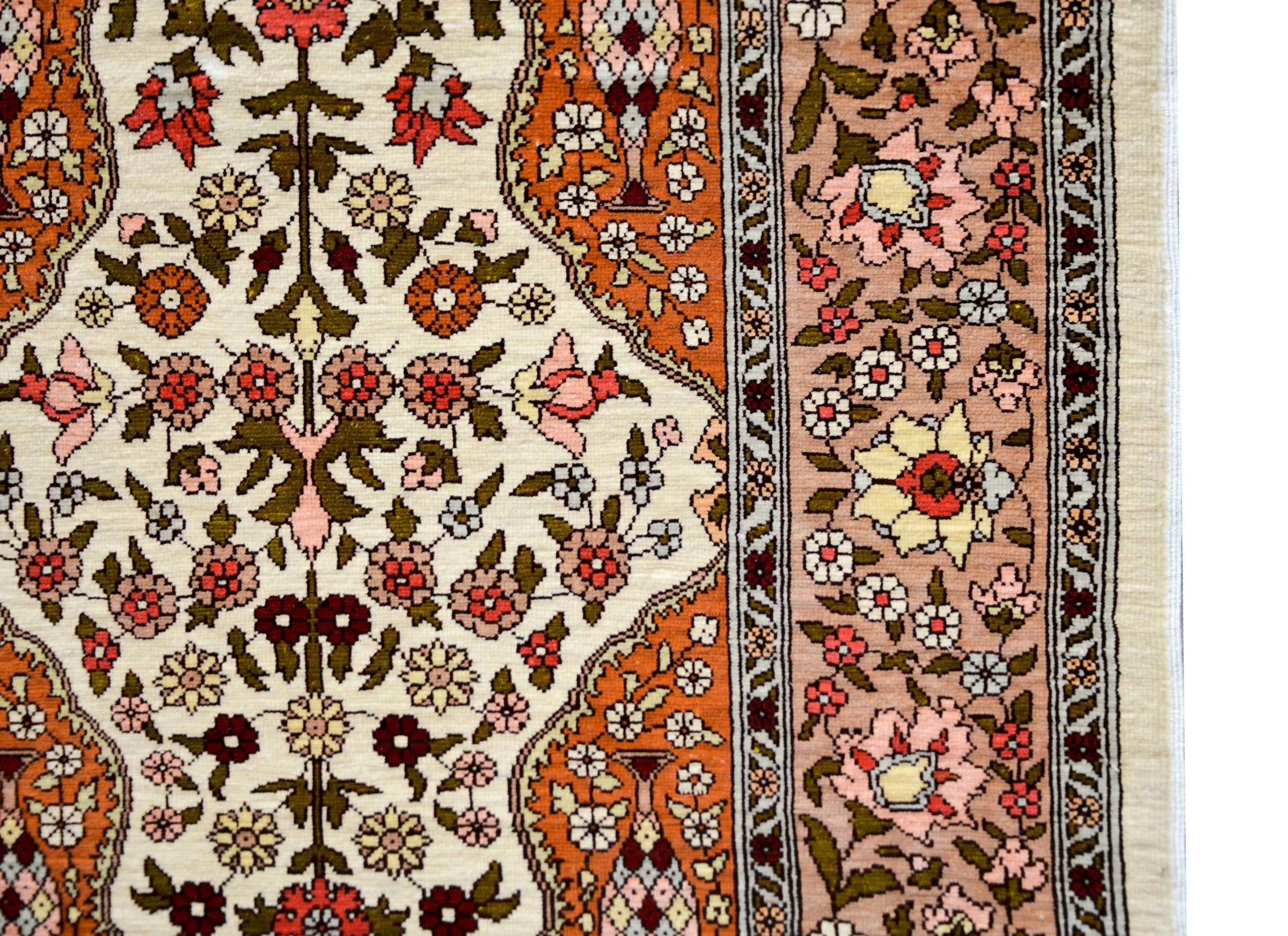 Türkischer Hereke-Teppich aus Seide (20. Jahrhundert) im Angebot