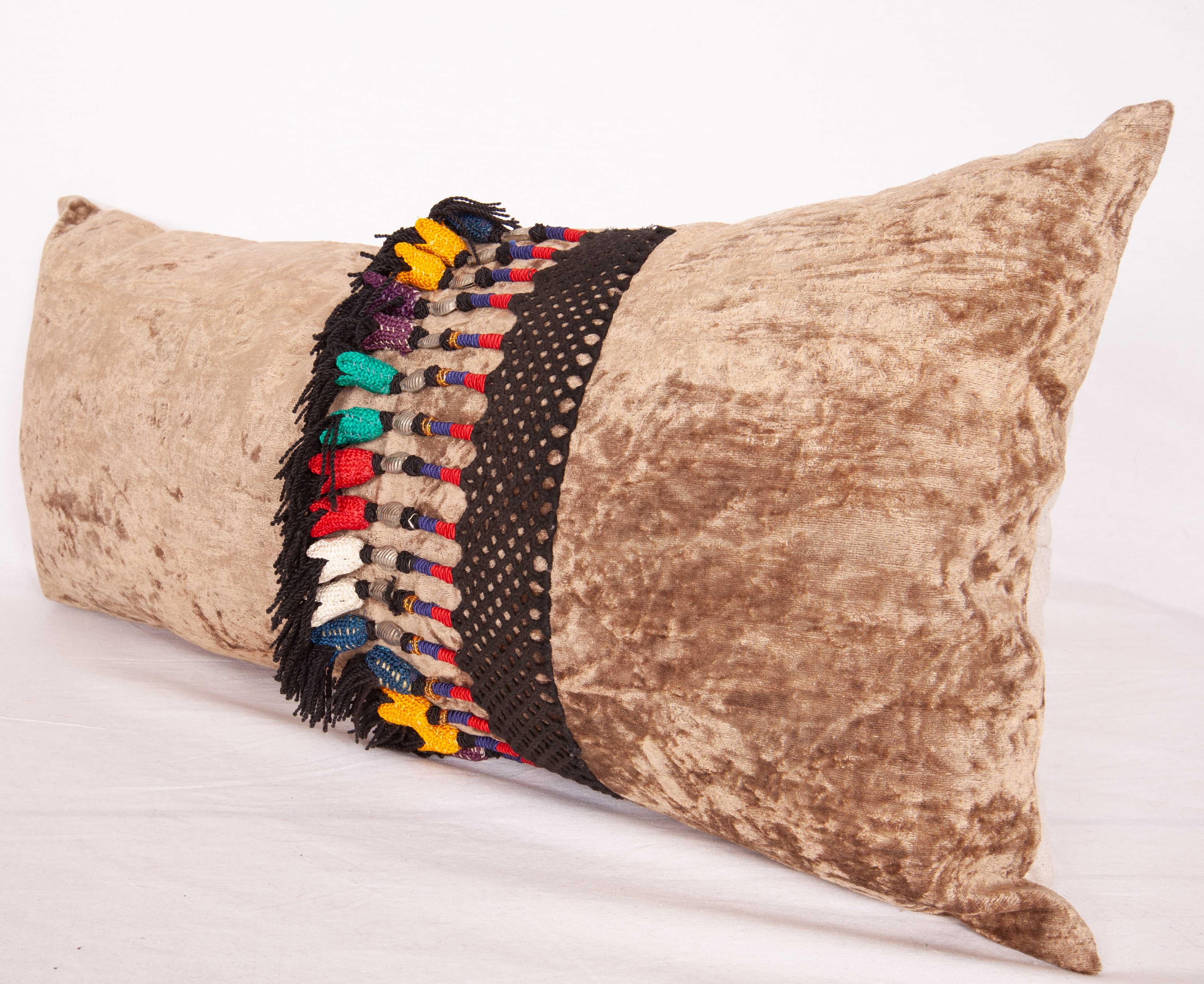 Silk Velvet Pillow Case Decorated with Vintage Uzbek Tassles, Mid-20th Century In Good Condition For Sale In Istanbul, TR