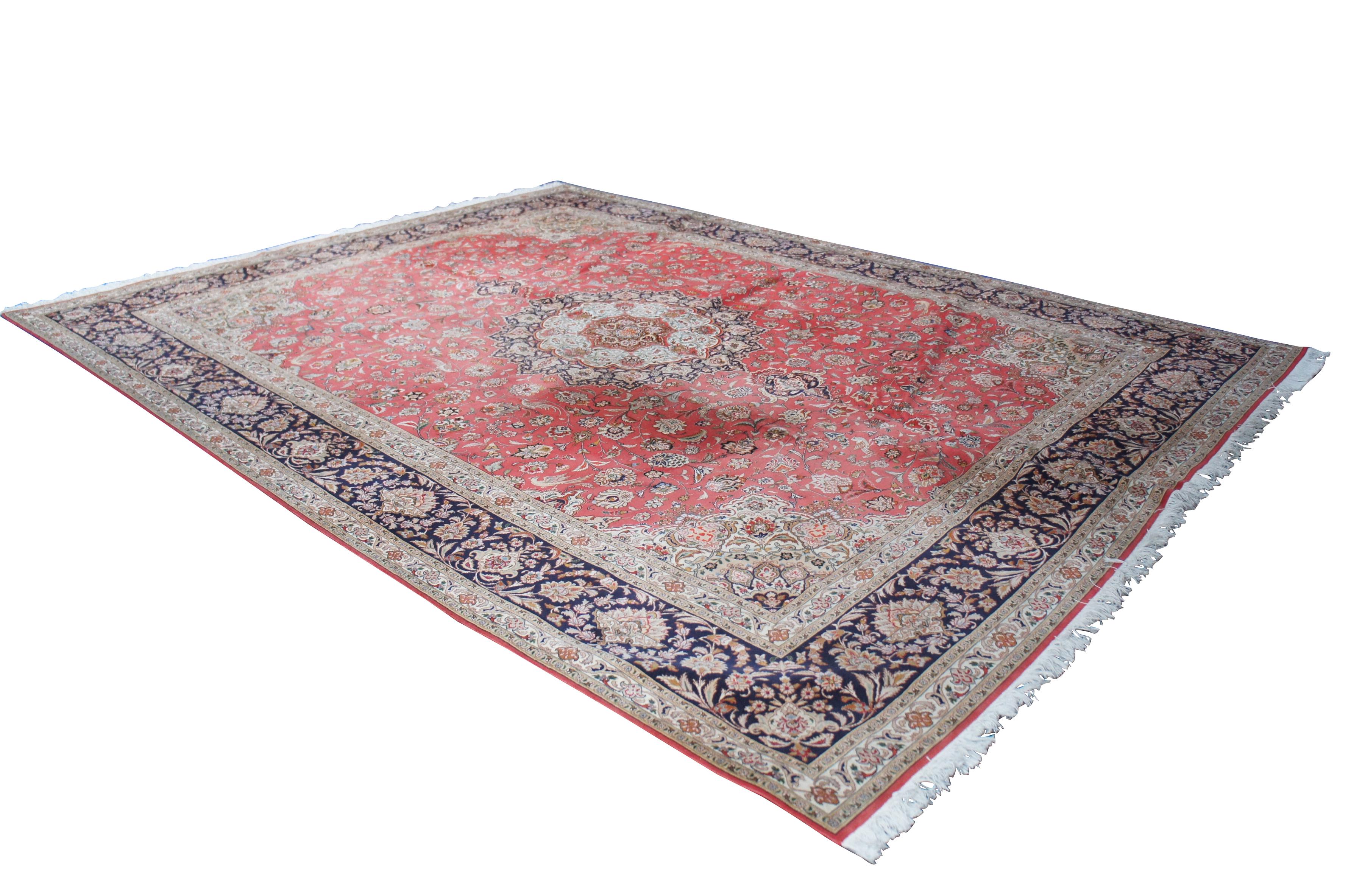 Persischer Täbris-Teppich aus Seide und Wolle mit Blumenmuster, 10' x 13' (Handgeknüpft) im Angebot