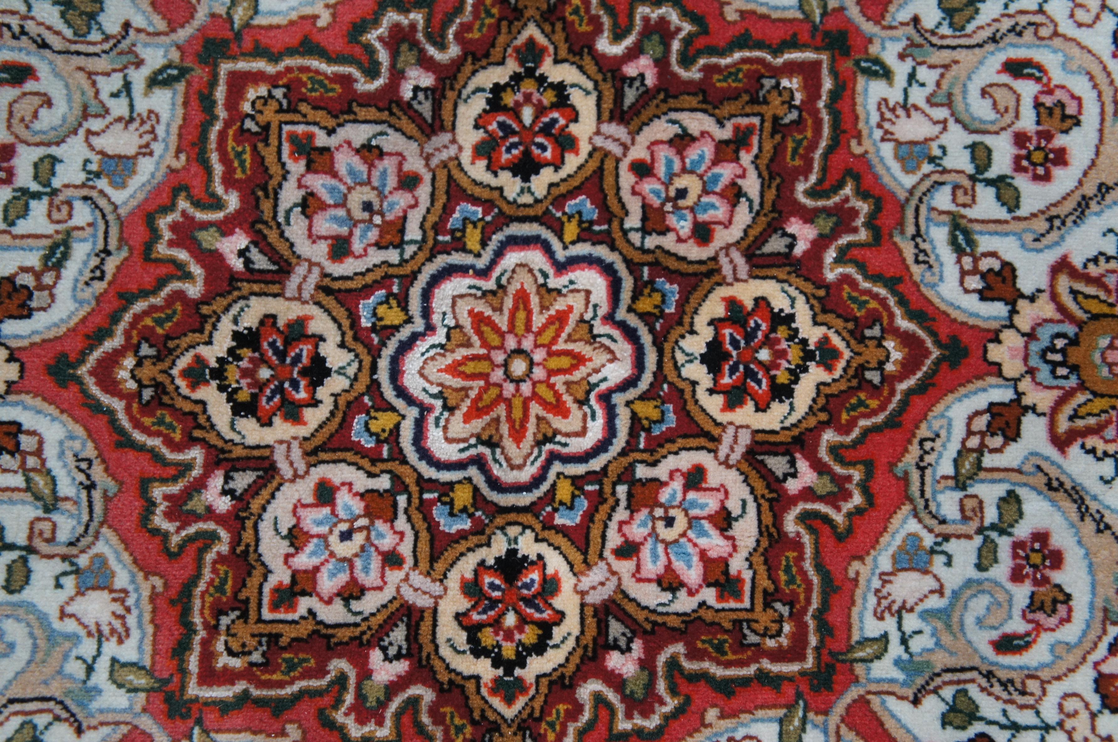 Persischer Täbris-Teppich aus Seide und Wolle mit Blumenmuster, 10' x 13' (20. Jahrhundert) im Angebot