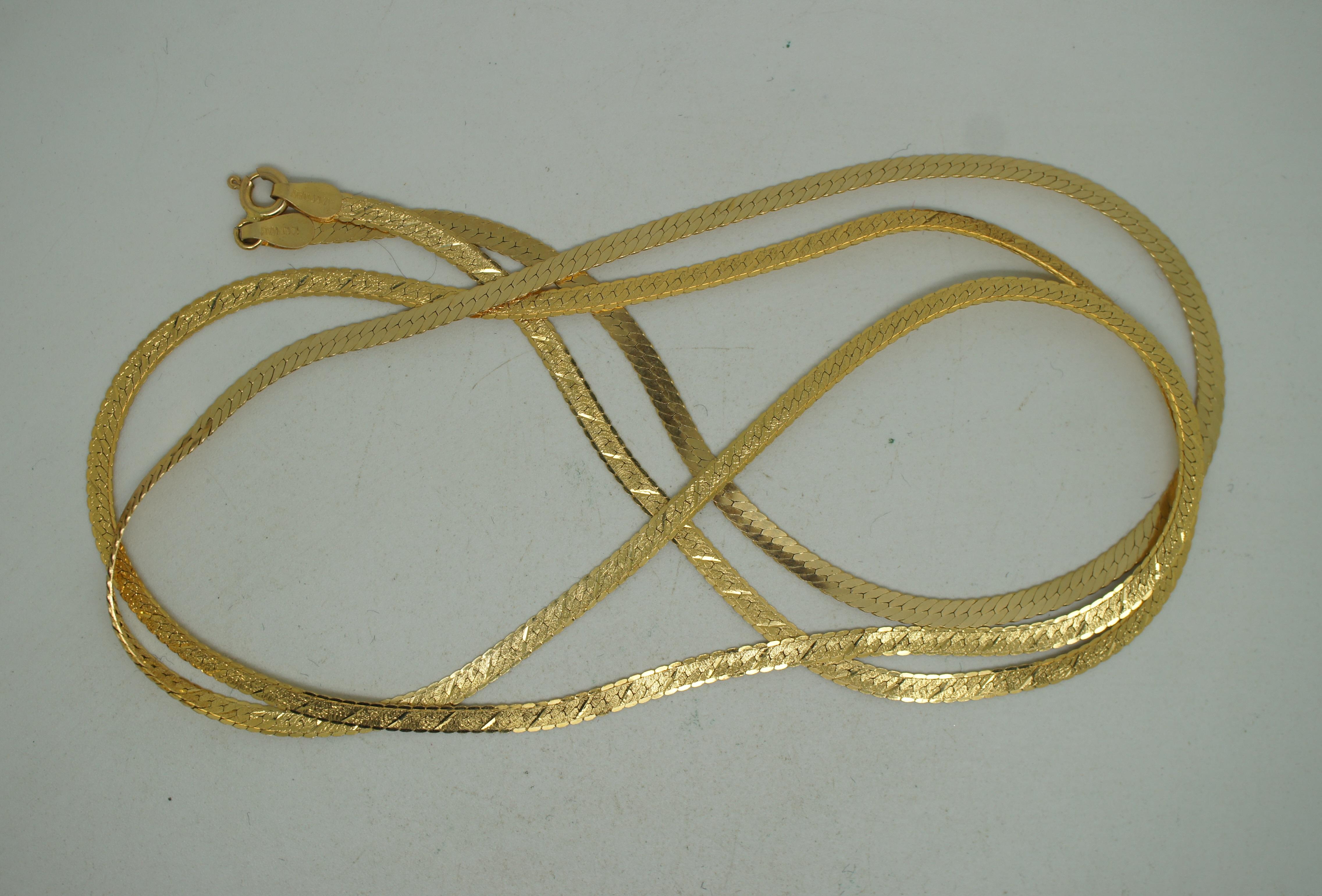 Vintage Silmar Italy 14k Yellow Gold Herringbone Flat Chain Necklace 8g  In Good Condition In Dayton, OH