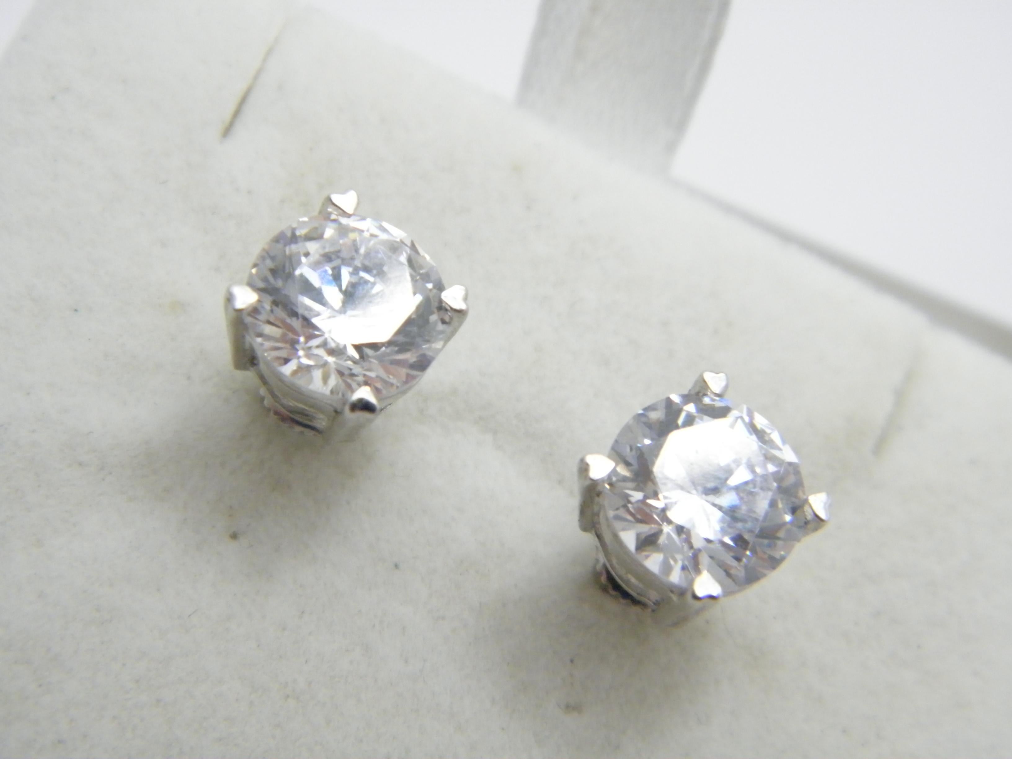 A very special item for you to consider:

STERLING SILVER HUGE 3.50 CARAT DIAMOND PASTE STUD EARRINGS

DETAILS
Material: 925/000 Sterling silver, heavy gauge
Style: Classic Sparkling gem set stud earrings with secure screw backs
Gemstones: round