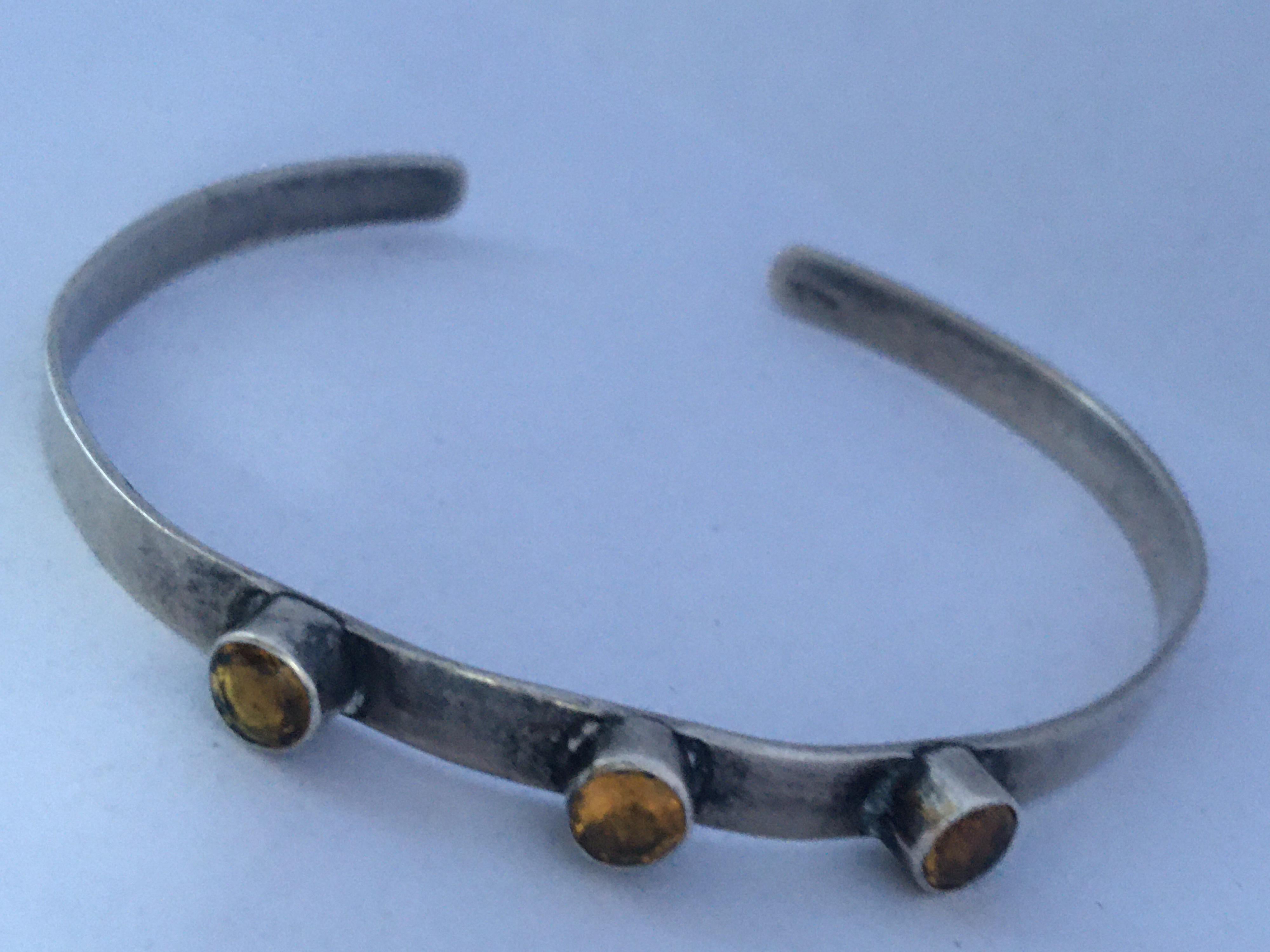 This beautiful vintage silver bangle is in good condition. Please study the images carefully as form part of the description 