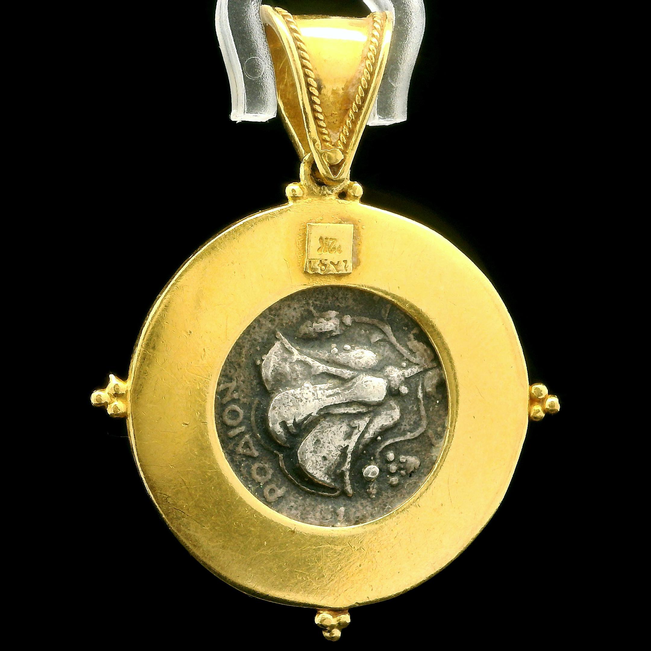 Pendentif ancien en argent avec cadre en or jaune 22 carats à motif de blé et de perles en vente 1