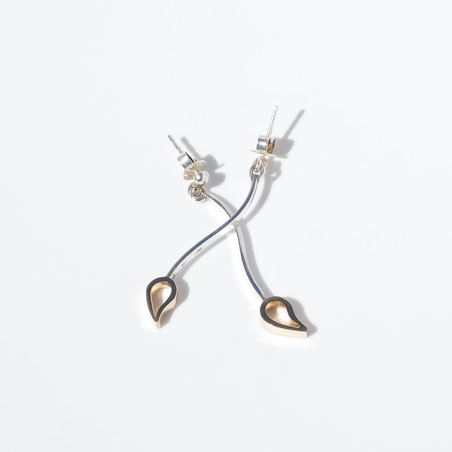 Vintage Silver and 18K Gold Drop Earrings by Swedish Master Göran Kuhlin im Angebot 3