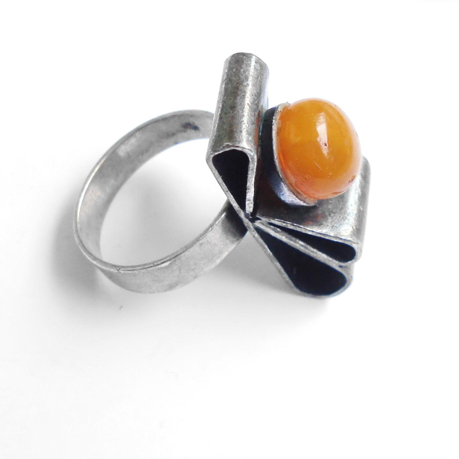 Polish Vintage Silver and Amber Designer Ribbon Ring For Sale