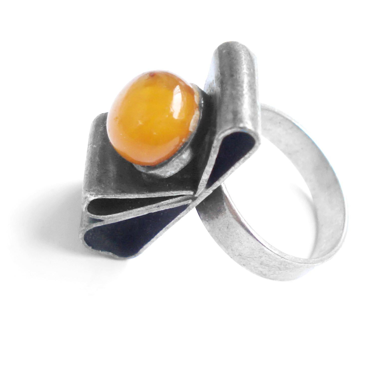 Mid-20th Century Vintage Silver and Amber Designer Ribbon Ring For Sale