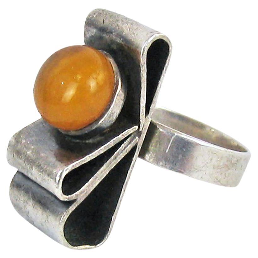 Vintage Silver and Amber Designer Ribbon Ring For Sale