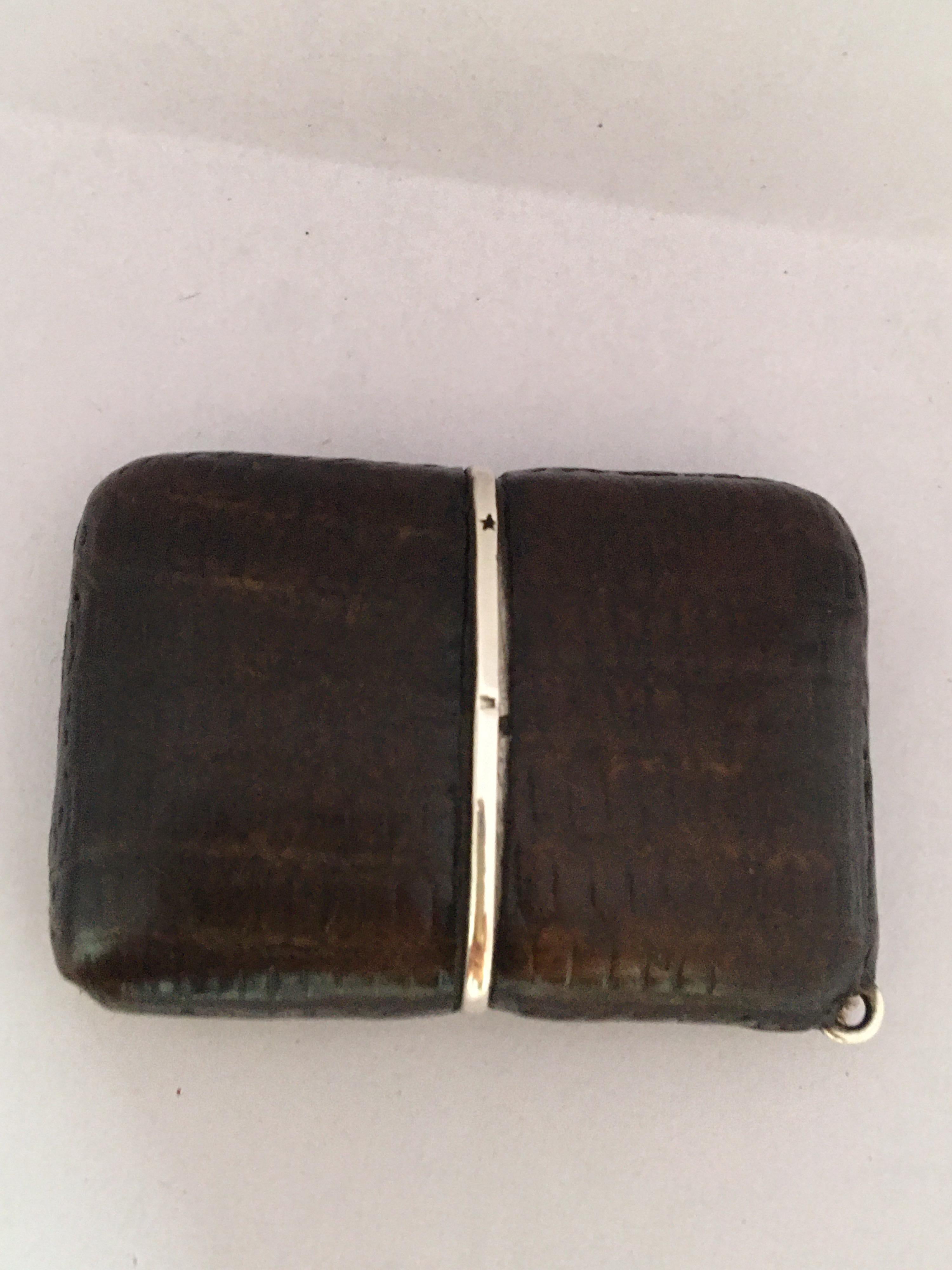 Movado Ermeto Chronométre aus Silber (0.935) und Leder, Importpunzen London 1927, signiertes quadratisches versilbertes Zifferblatt mit arabischen Ziffern, Minutenanzeige und gebläuten Stahlzeigern, verso bezeichnet 'Patent', braunes ledergebundenes
