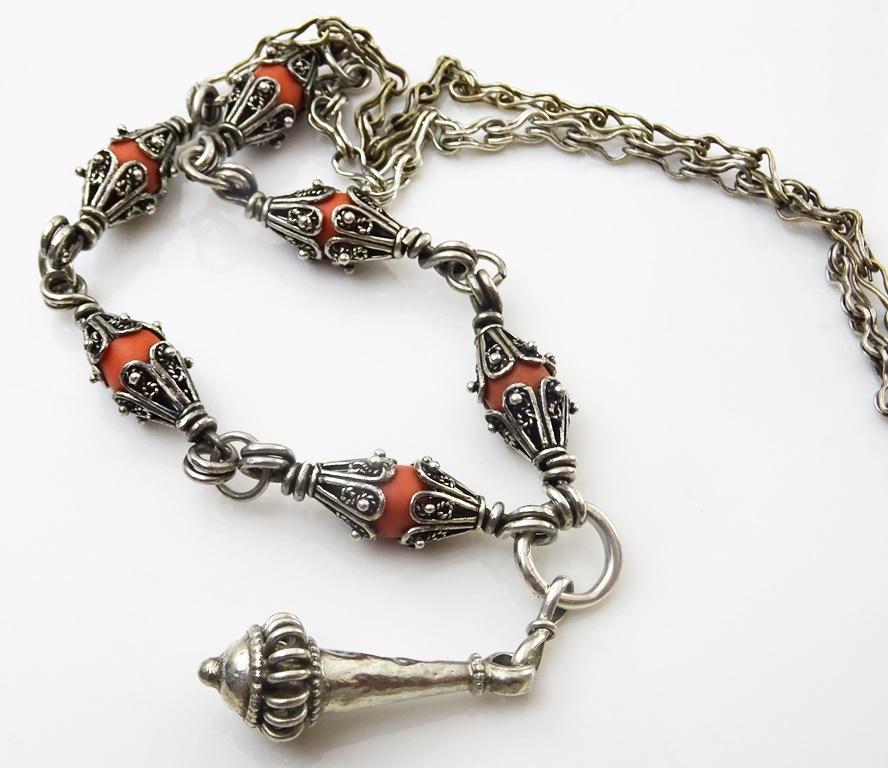 Vintage Silver and Coral Oriental Necklace In Excellent Condition For Sale In Jerusalem, IL