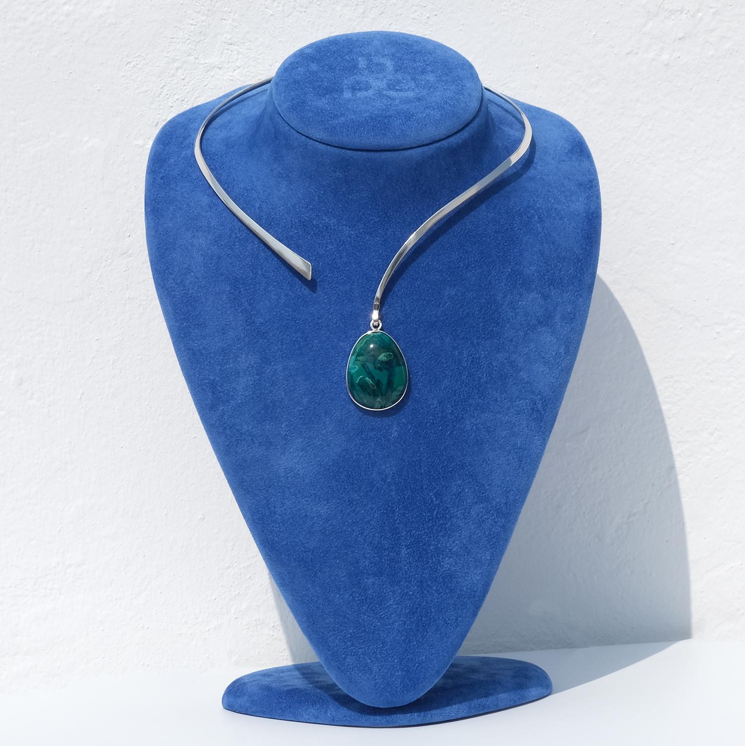 Vintage Silver and Eilat Stone Neck Ring by Isaac Cohen Made 1969 In Good Condition For Sale In Stockholm, SE