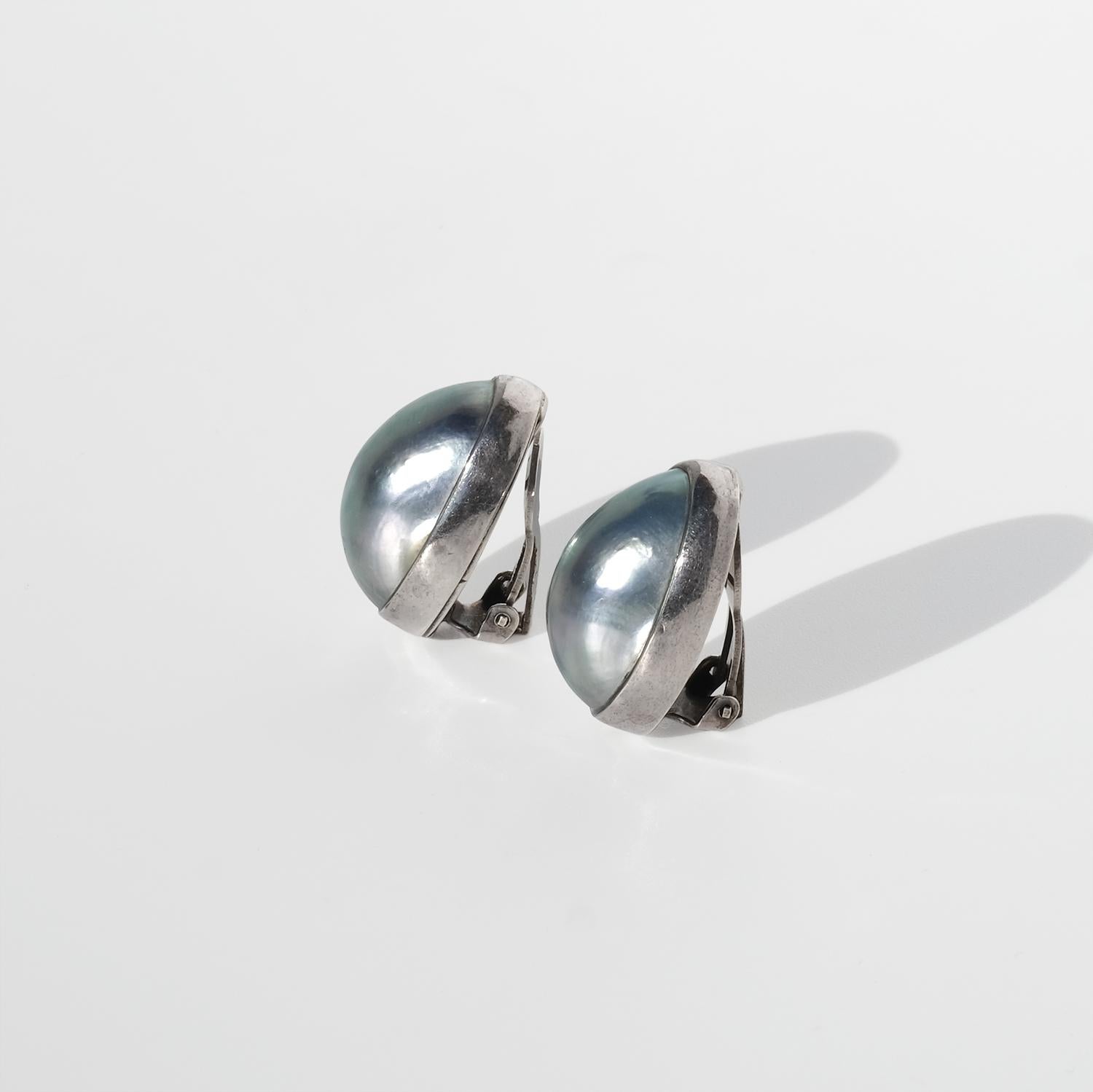 Orecchini a clip in argento e madreperla grigia d'epoca in vendita 1