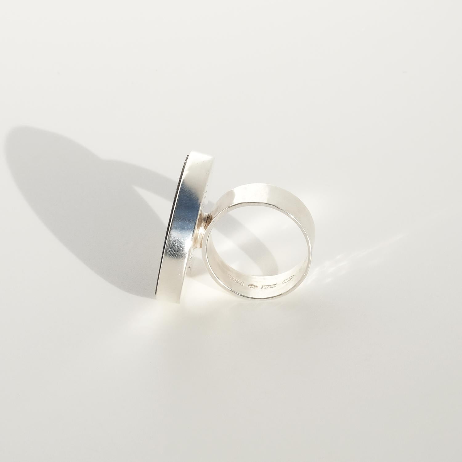 Vintage-Ring aus Silber und Lapislazuli von Meister Bengt Liljedahl, hergestellt 1973 für Damen oder Herren im Angebot