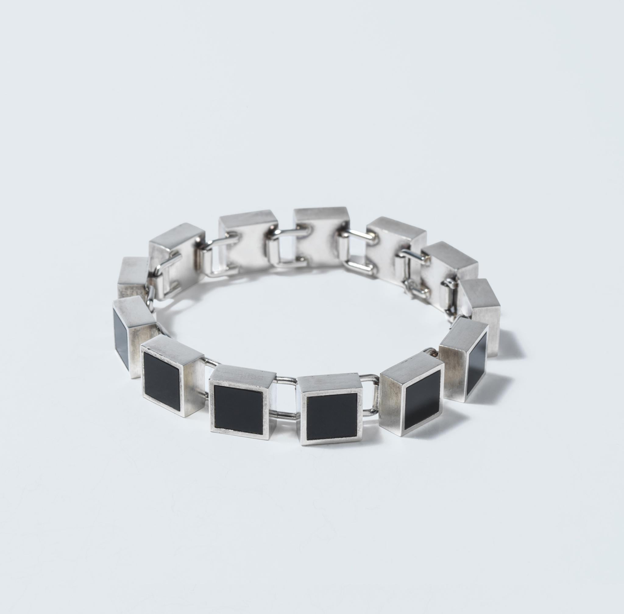 Vintage-Armband aus Silber und Onyx von Arne Johansen aus den 1970er Jahren (Carréeschliff) im Angebot