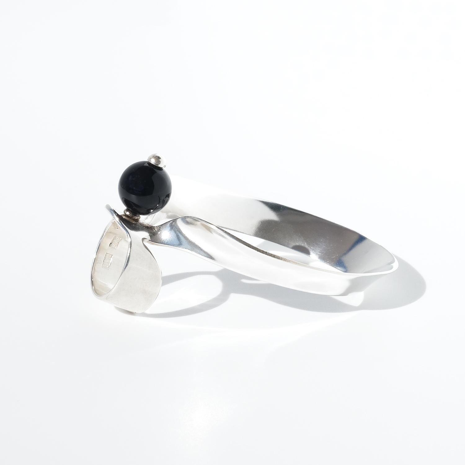 Taglio rotondo Anello vintage in argento e onice di Anna-Stina Åberg del 1987 in vendita