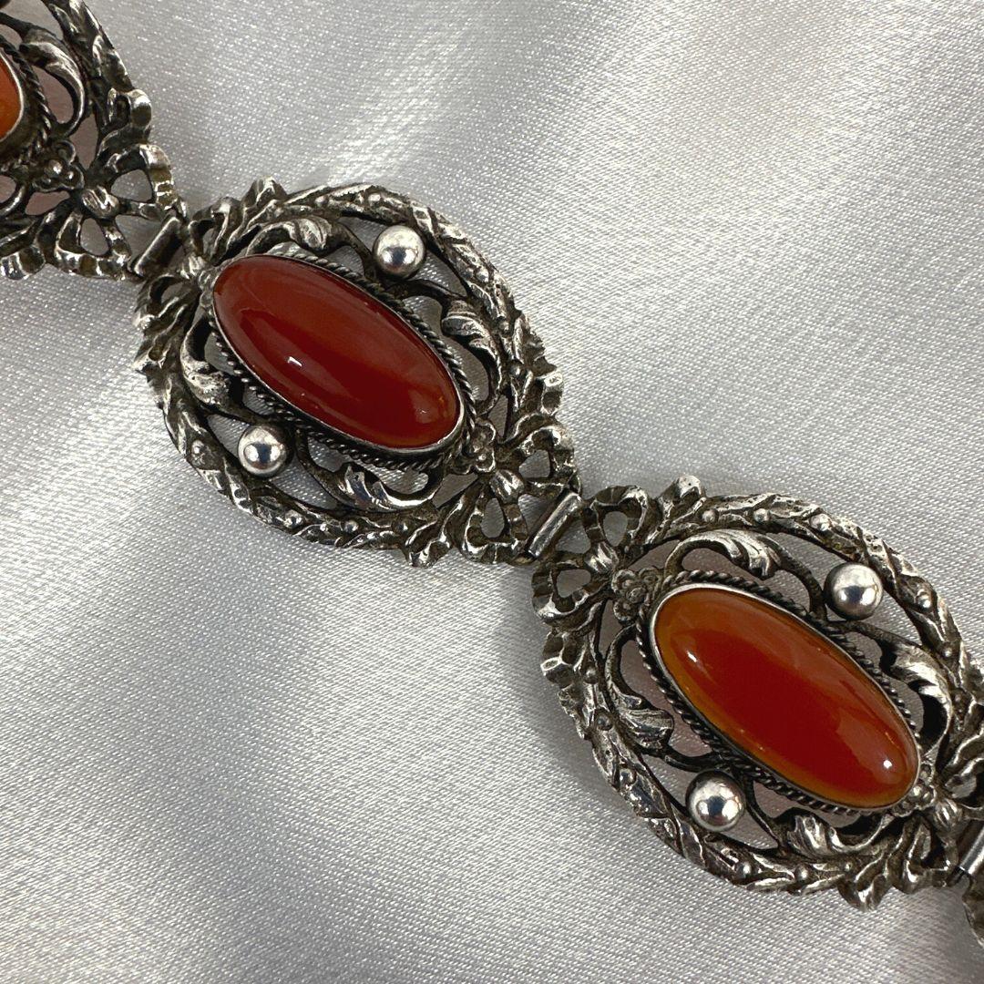 Vintage Silver and oval cabochon Canelion Bracelet In Excellent Condition For Sale In Jacksonville, FL