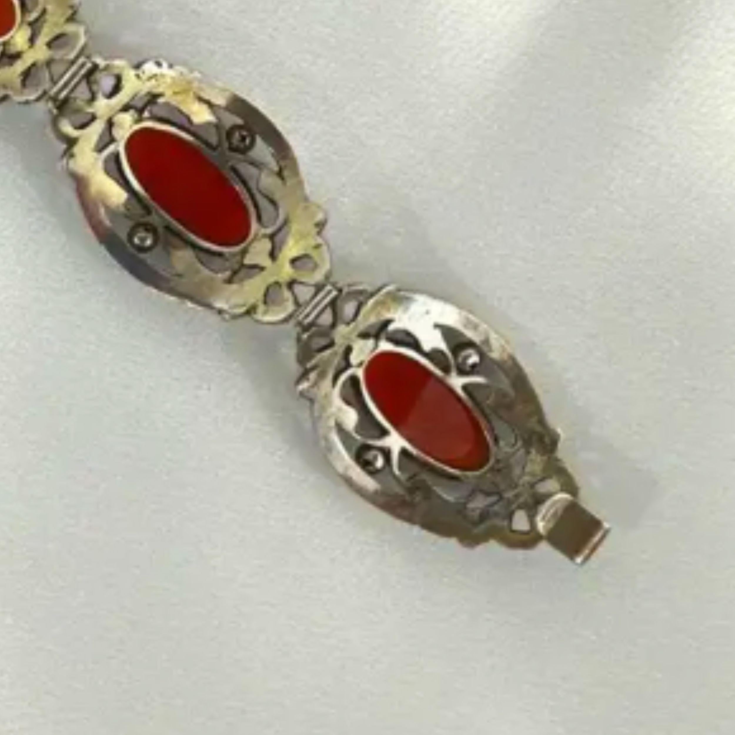 Vintage Silver and Oval Cabochon Amber-Colored Carnelian Bracelet For Sale 5