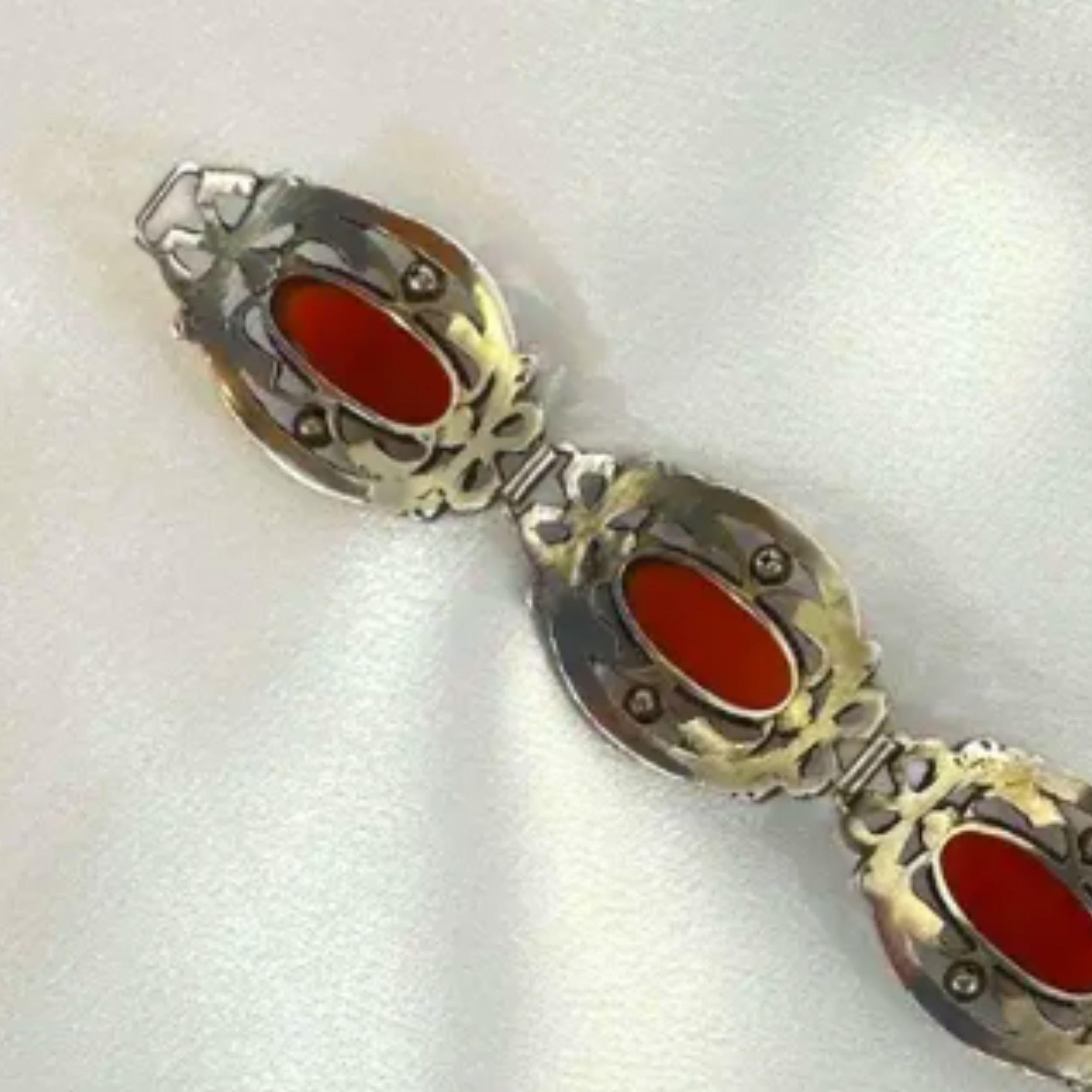 Vintage Silver and Oval Cabochon Amber-Colored Carnelian Bracelet For Sale 3