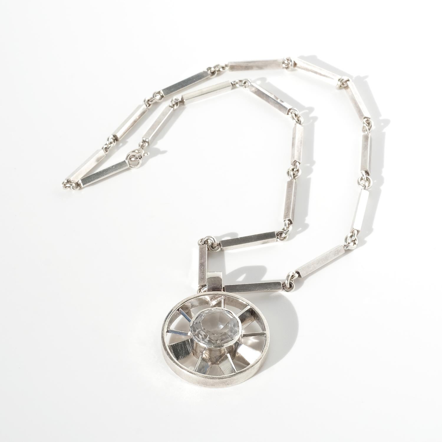 Taglio rotondo Collana vintage in argento e cristallo di rocca della svedese Claës Giertta del 1965 in vendita