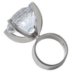Vintage-Ring aus Silber und Bergkristall aus dem Jahr 1969.