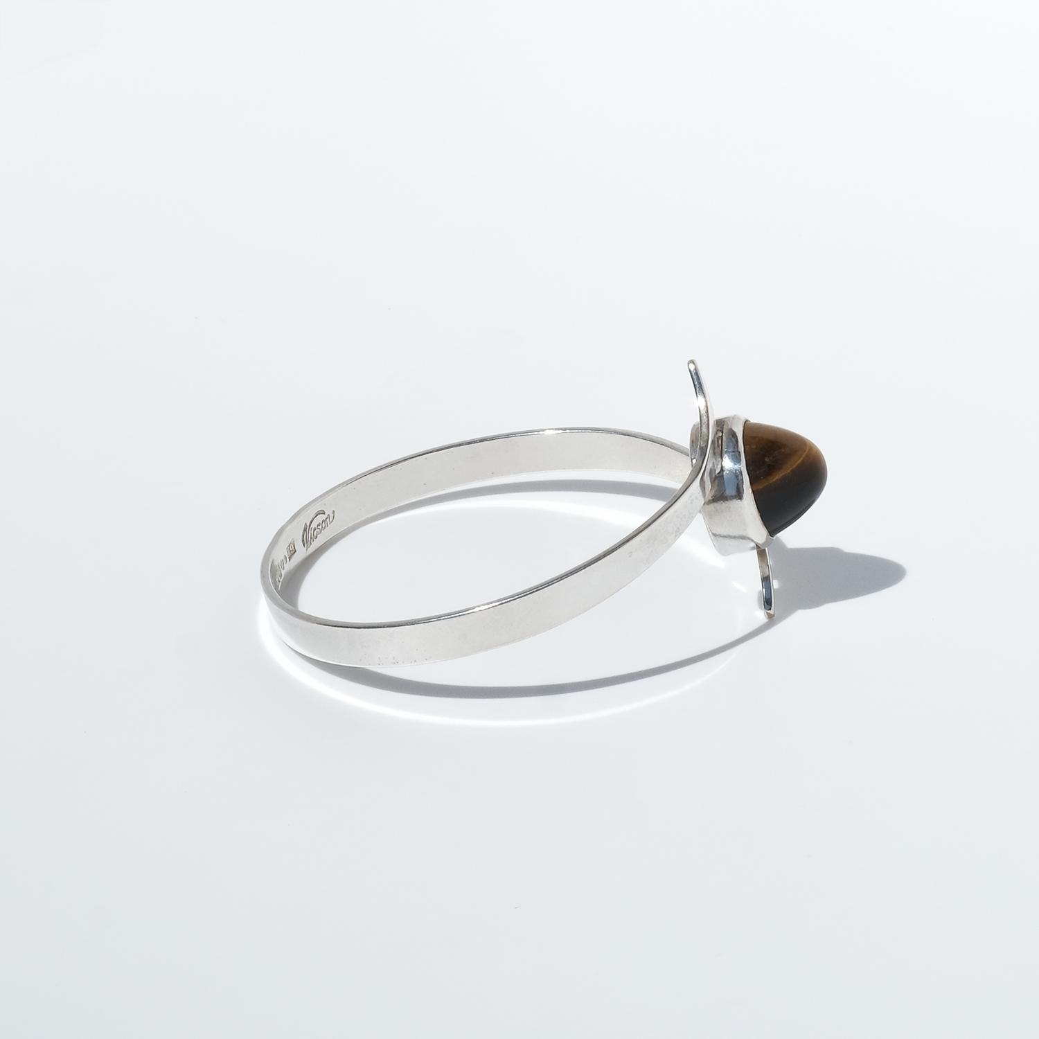 Bracciale fisso d'argento e occhio di tigre d'epoca, realizzato dallo svedese Victor Jansson nel 1969 in vendita 3