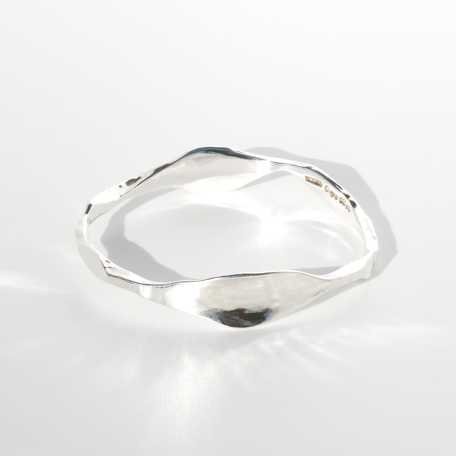 Femenino o masculino Brazalete vintage de plata del maestro sueco Claës Giertta Fabricado en 1983 en venta