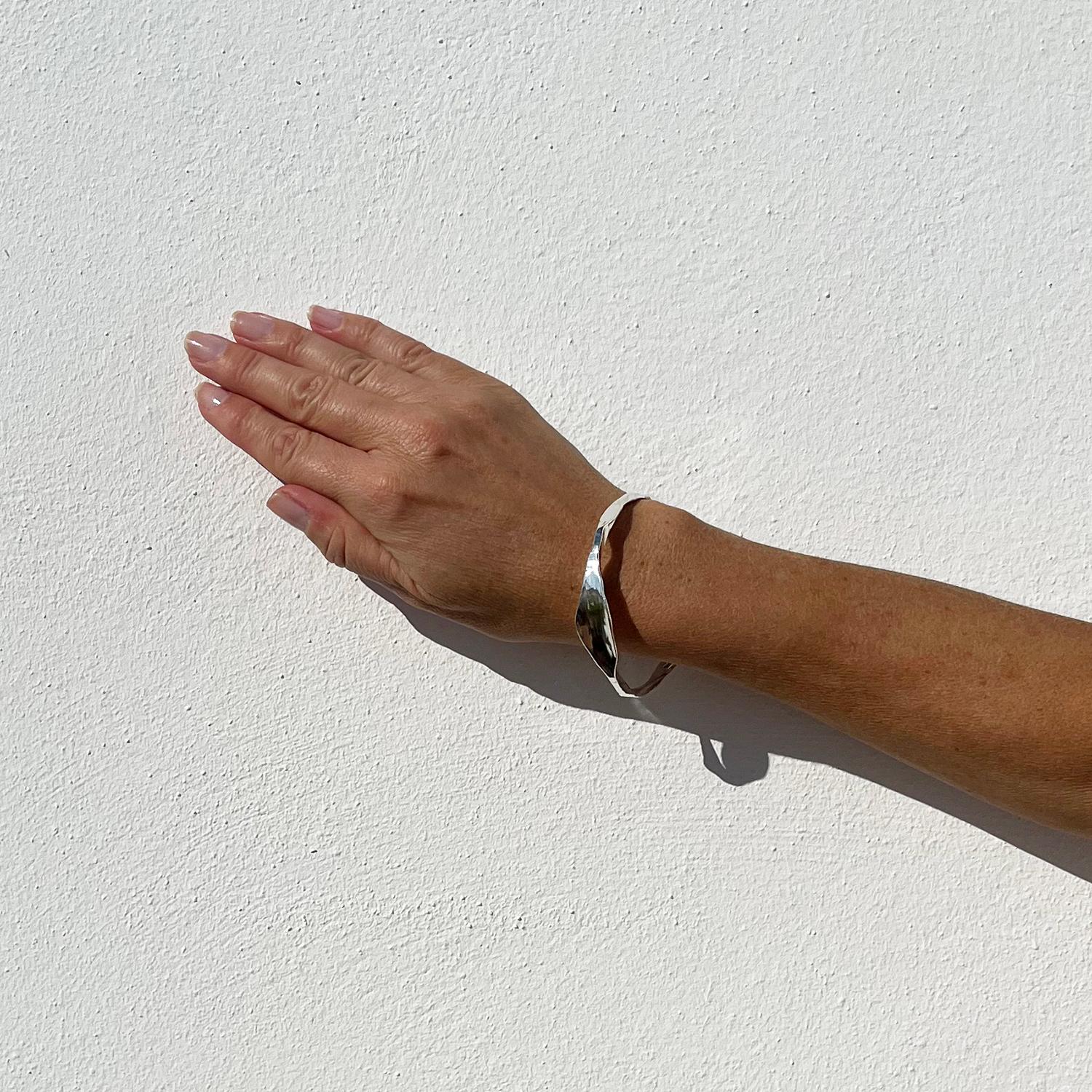 Brazalete vintage de plata del maestro sueco Claës Giertta Fabricado en 1983 en venta 5