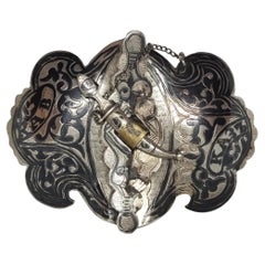 Hebilla de cinturón de plata vintage con cierre de espada negro y latón, abovedada, 3,75 x 3 pulgadas
