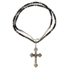 VINTAGE Silver
Black Beaded Large Cross Necklace VINTAGE Silver
Black Beaded Large Cross Necklace