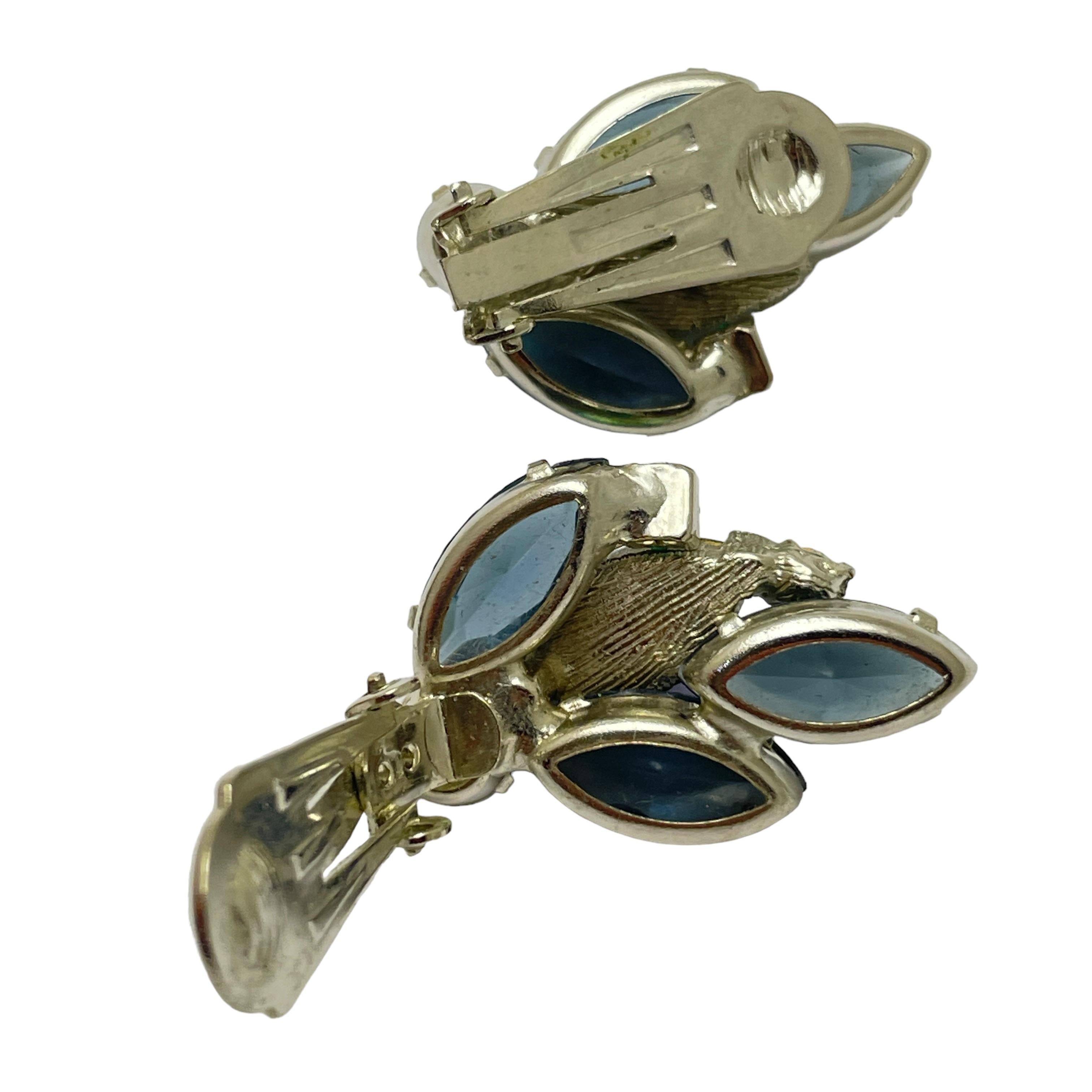 Vintage silver blue green rhinestine designer runway earrings brooch set For Sale 2