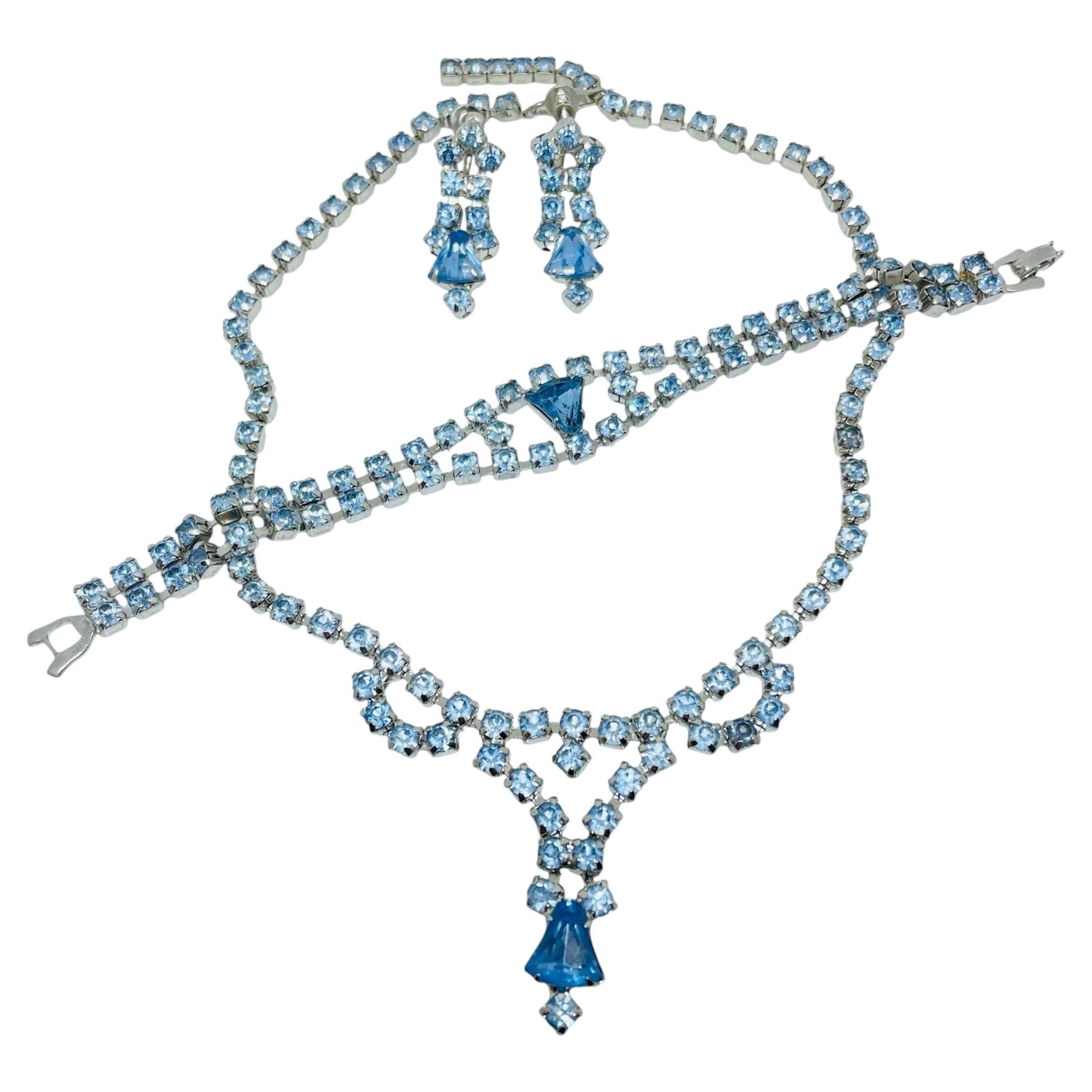 Parure vintage en argent et strass bleus : boucles d'oreilles, collier et bracelet, années 1950
