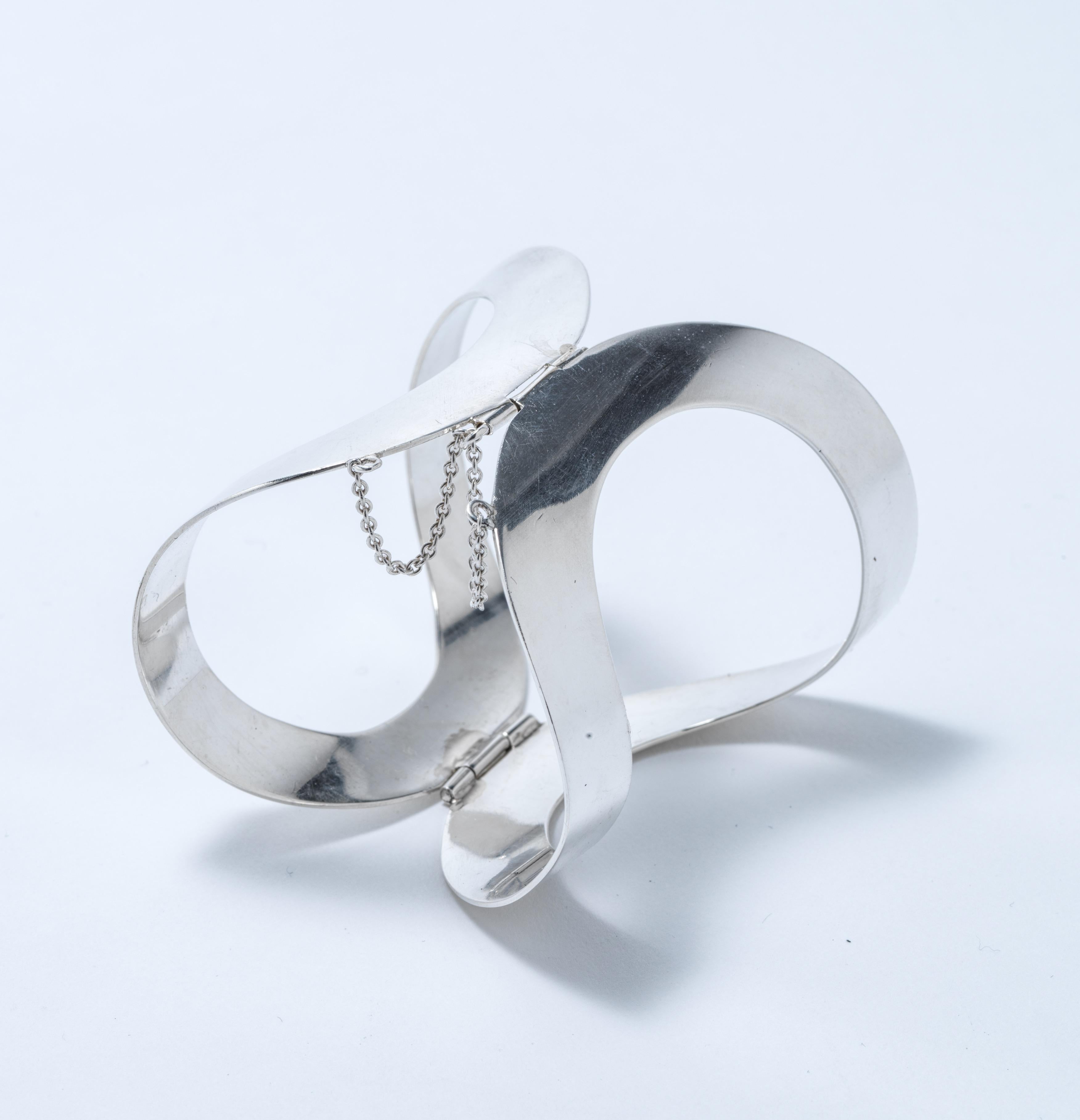 Bracciale d'argento vintage del maestro finlandese Ilmari Puhakka. Realizzato nel 1968. in vendita 2