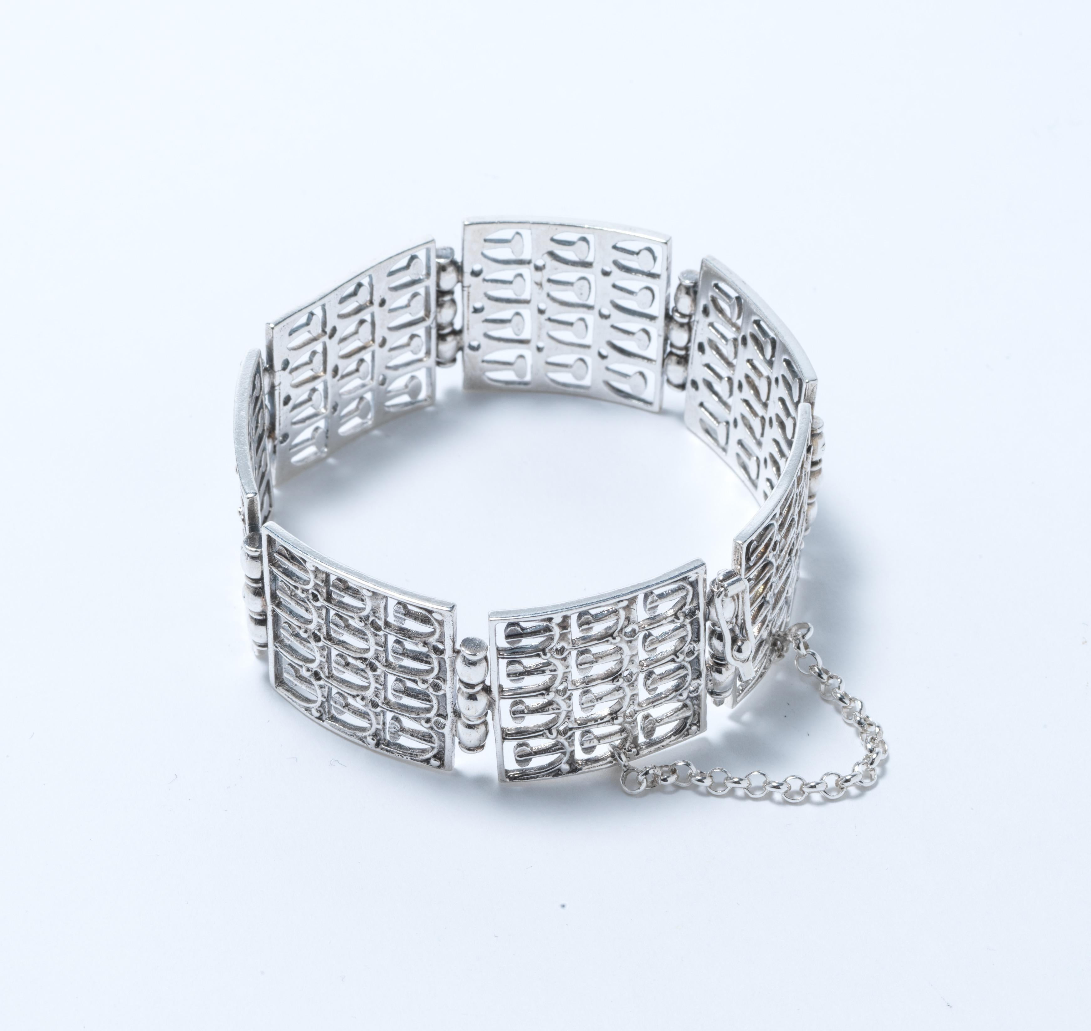 Women's or Men's Vintage silver bracelet by Finnish master Jorma Laine. Made 1975.