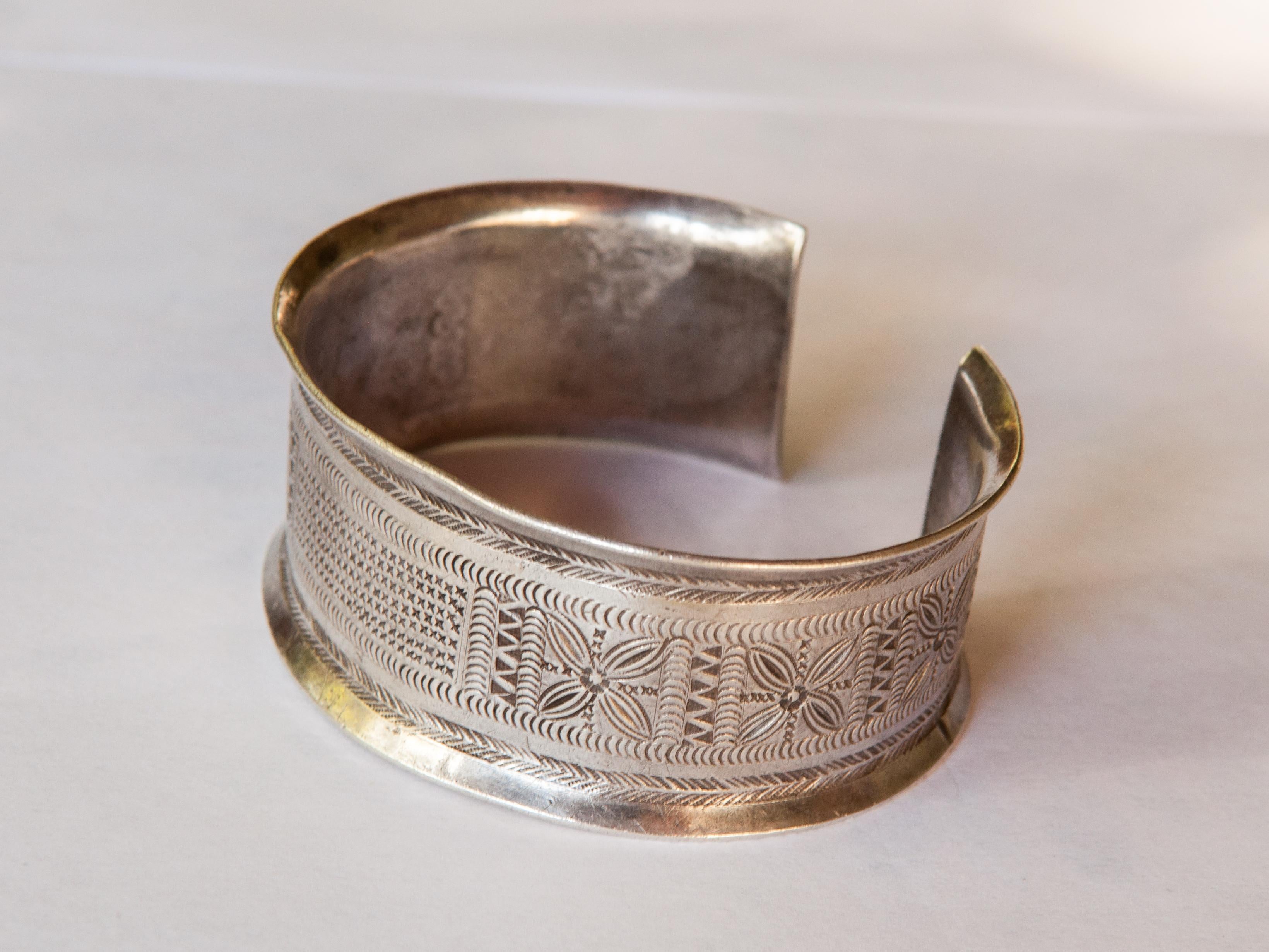 Vintage silver Bracelet Karen of North Thailand, mid-late 20th century
This hand worked silver bracelet comes from the Karen ethnic minority of northwest Thailand. It measures: 2.5 to 3 inches in diameter, with a 1 inch wide band, and weighs out at
