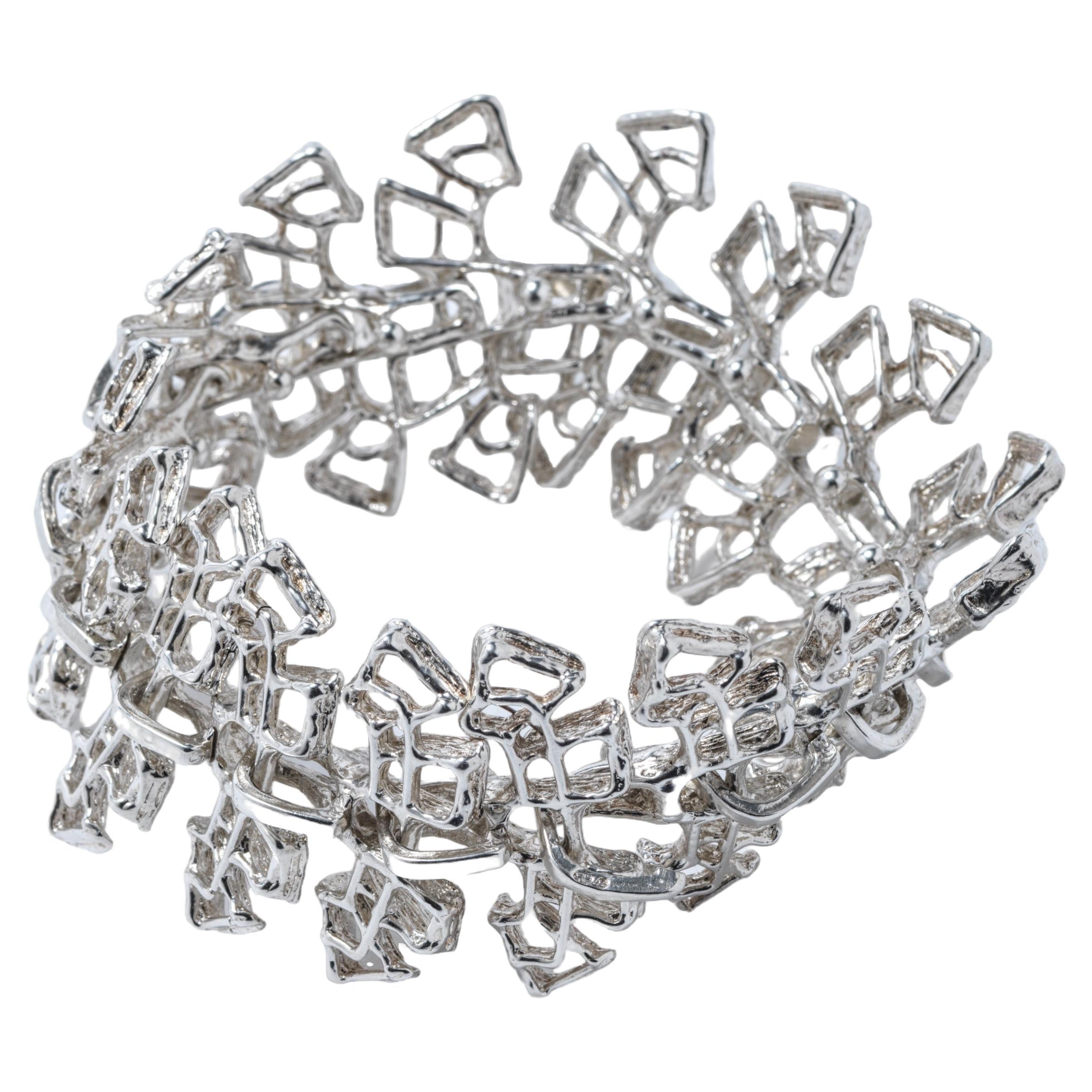 This bracelet is made by the Norwegian couple Else & Paul Hughes. Paul was born in England but come to work in Norway. Else and Paul set up their studio in Norway 1959 and was an important part of the studio silver movement in Norway.
This bracelet