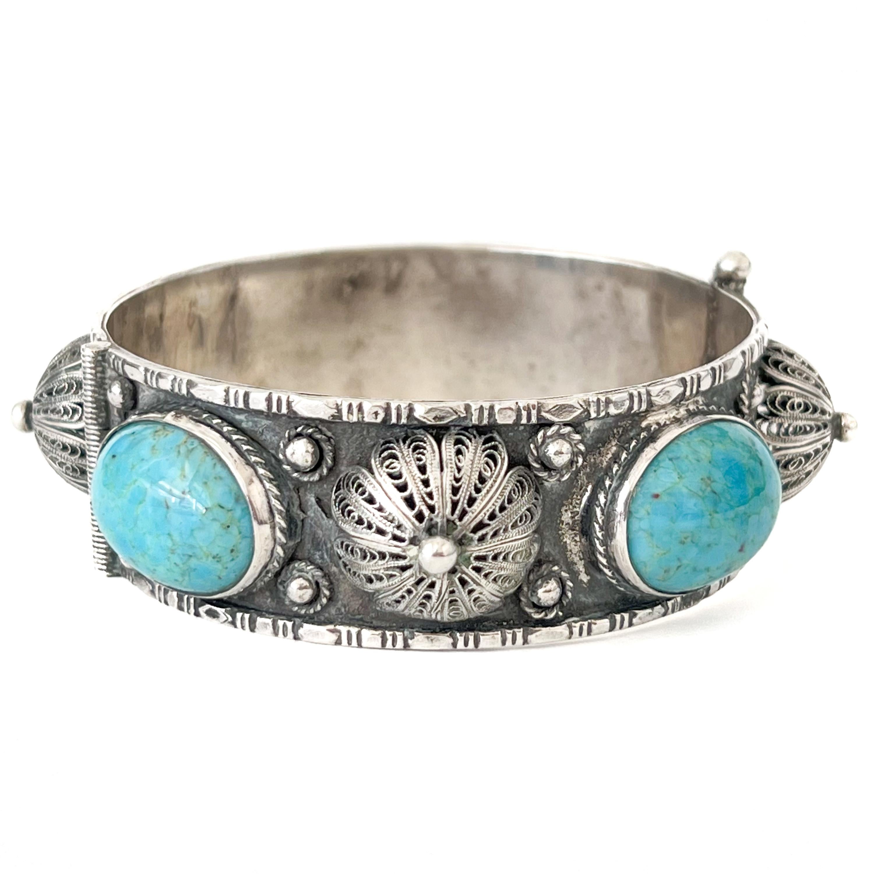 Vintage Silver Bracelet with Filigree Domes and Turquoise Stones In Good Condition For Sale In Rotterdam, NL