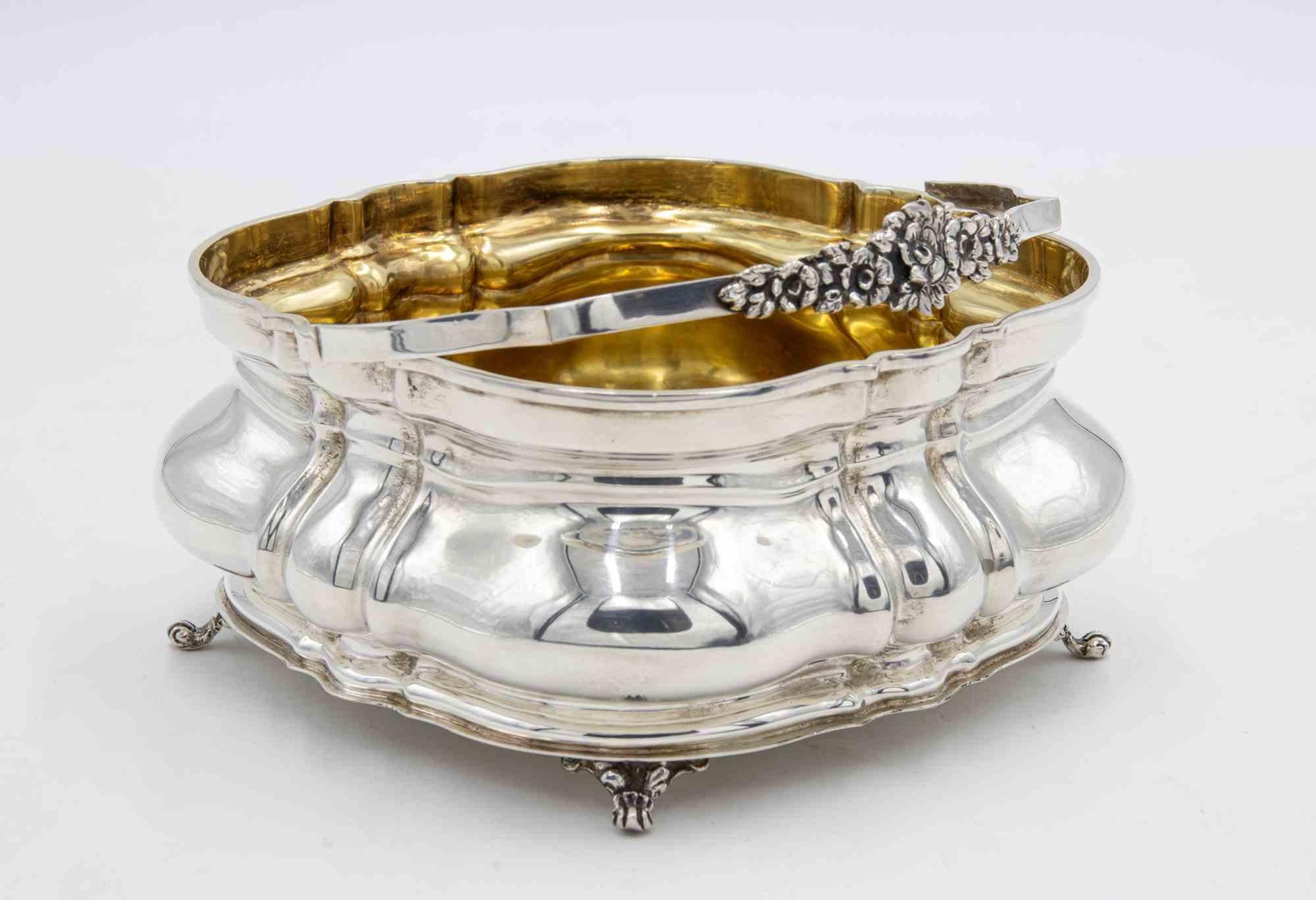 Vintage Silver Bread Basket by Enrico Goretta.

Silver 800, hallmark on base.

Enrico Goretta (1915-1999) was a renowed silvermaker from Alessandria, Italy.

His true passion was the artistic artefact, being a master of chiselling and ambossing, but