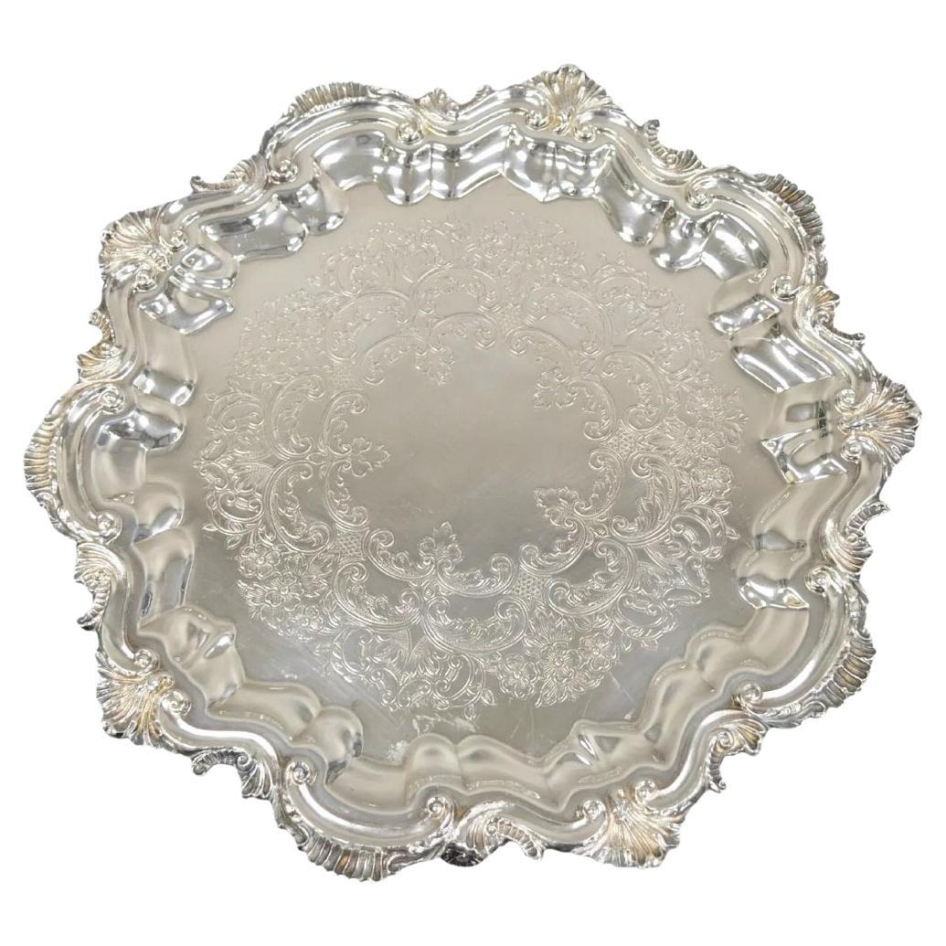 Bandeja redonda festoneada chapada en plata de estilo victoriano "Silver by Sacks" vintage