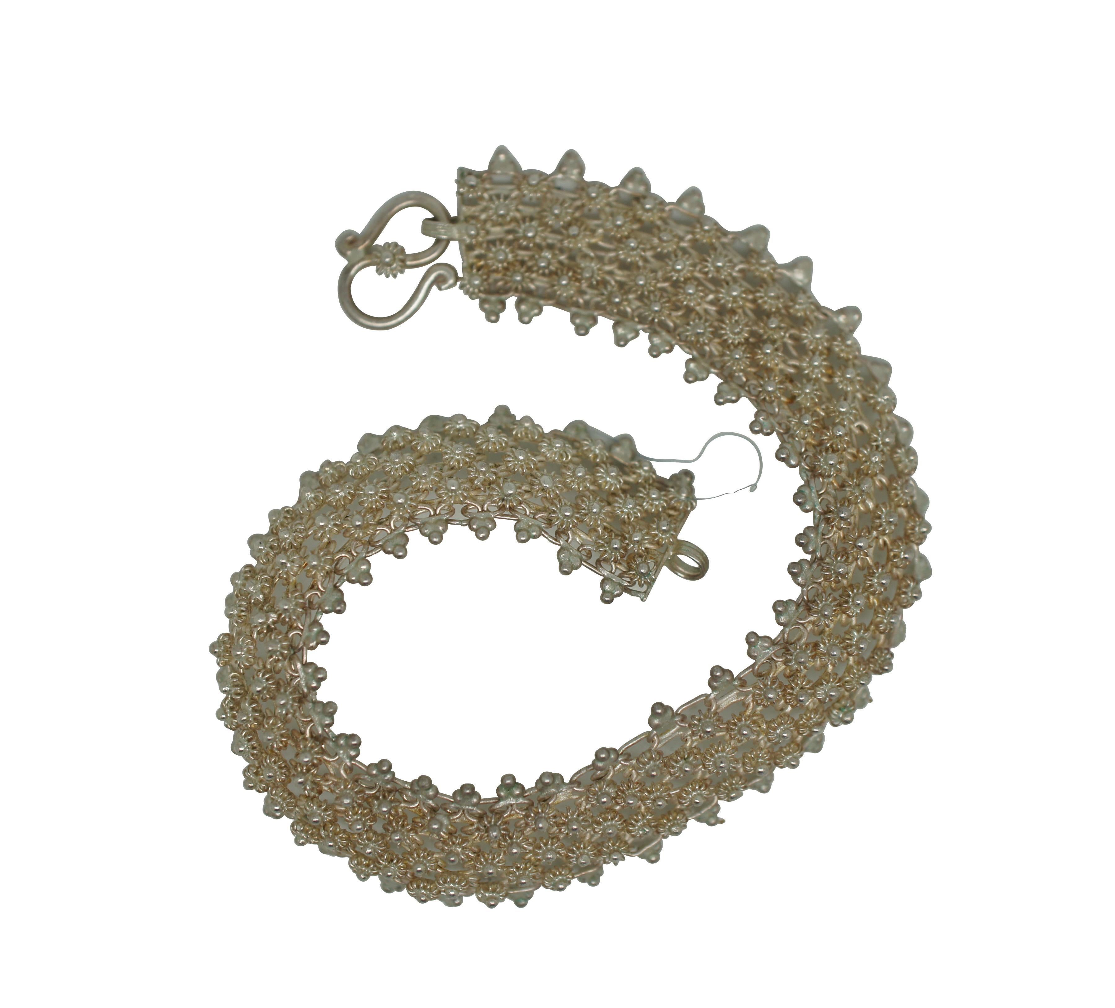Filigranes etruskisches, geblümtes Vintage-Armband aus gewebtem Mesh in Silber Cannetille-Silber  im Zustand „Gut“ im Angebot in Dayton, OH