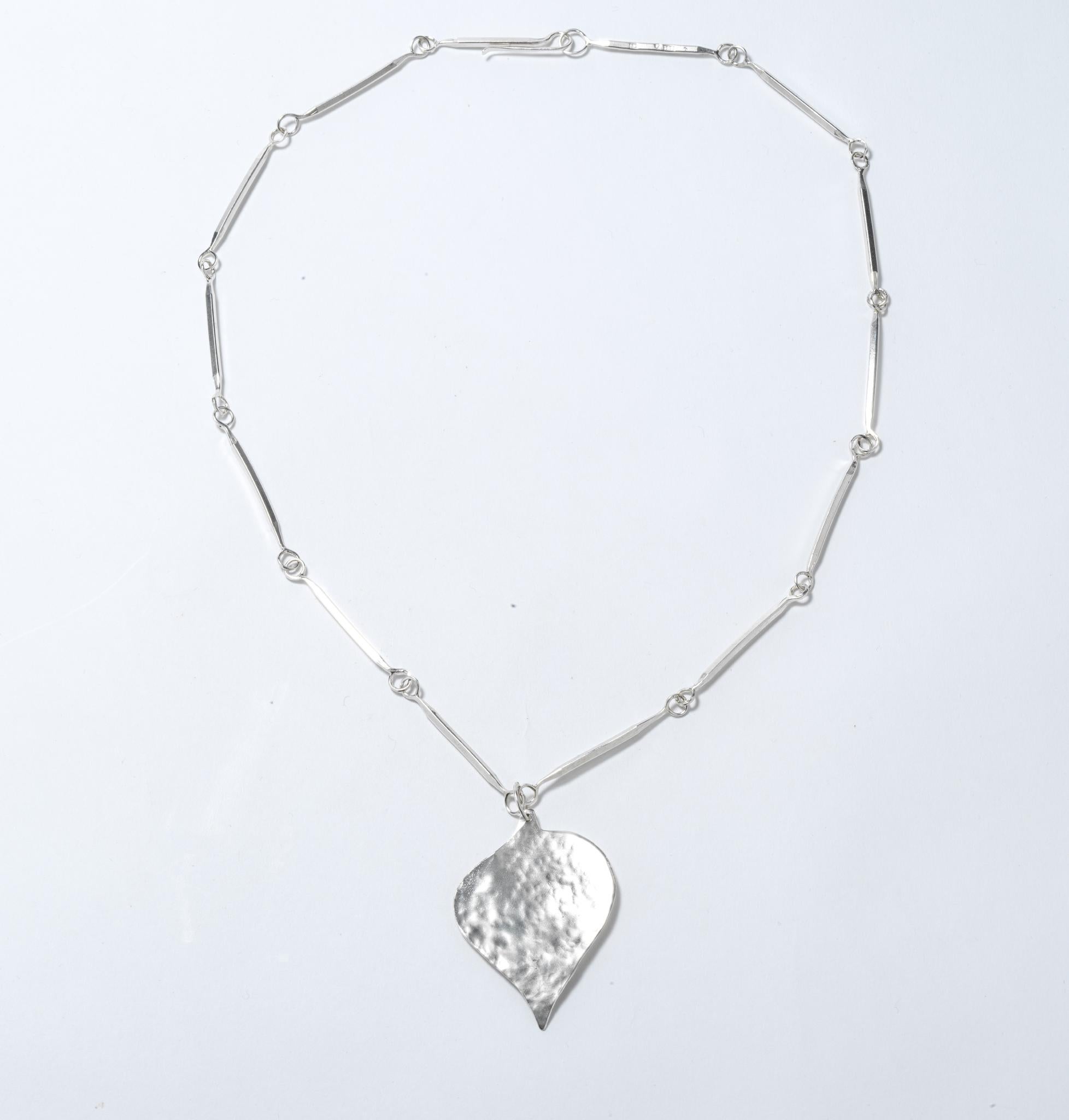 Vintage silver chain with leaf shaped silver pendant. Made 1971. In Good Condition For Sale In Stockholm, SE