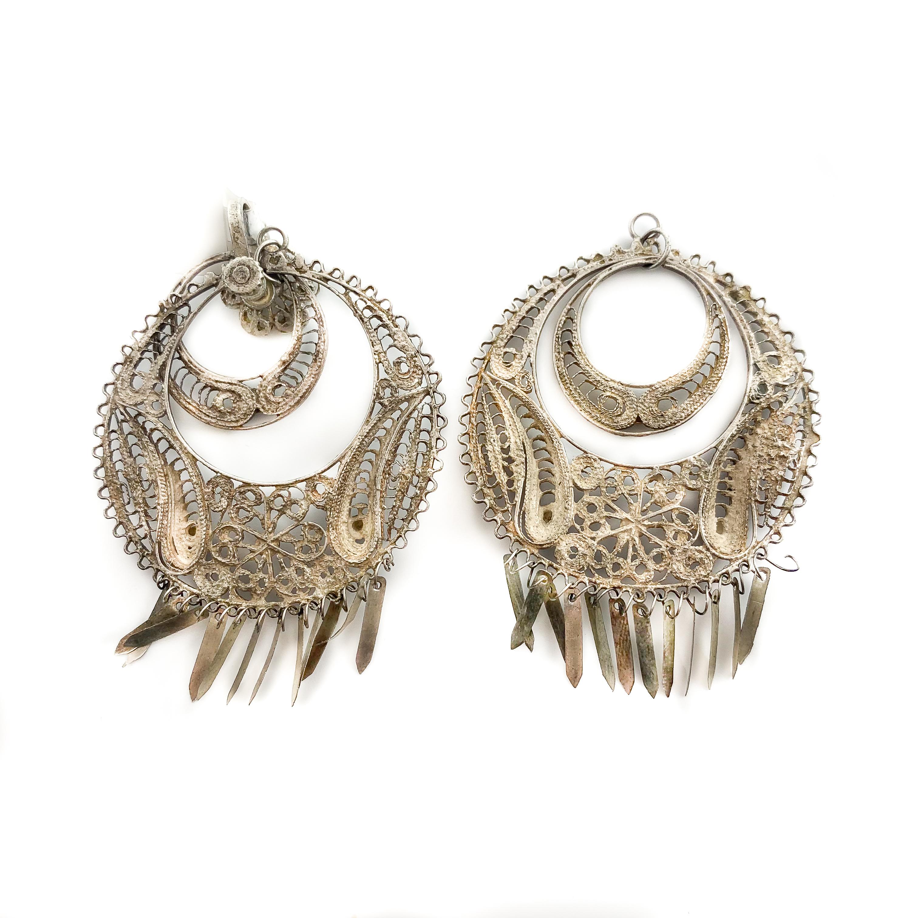 Vintage Silver Circle Chandelier Earrings In Excellent Condition In Carlsbad, CA