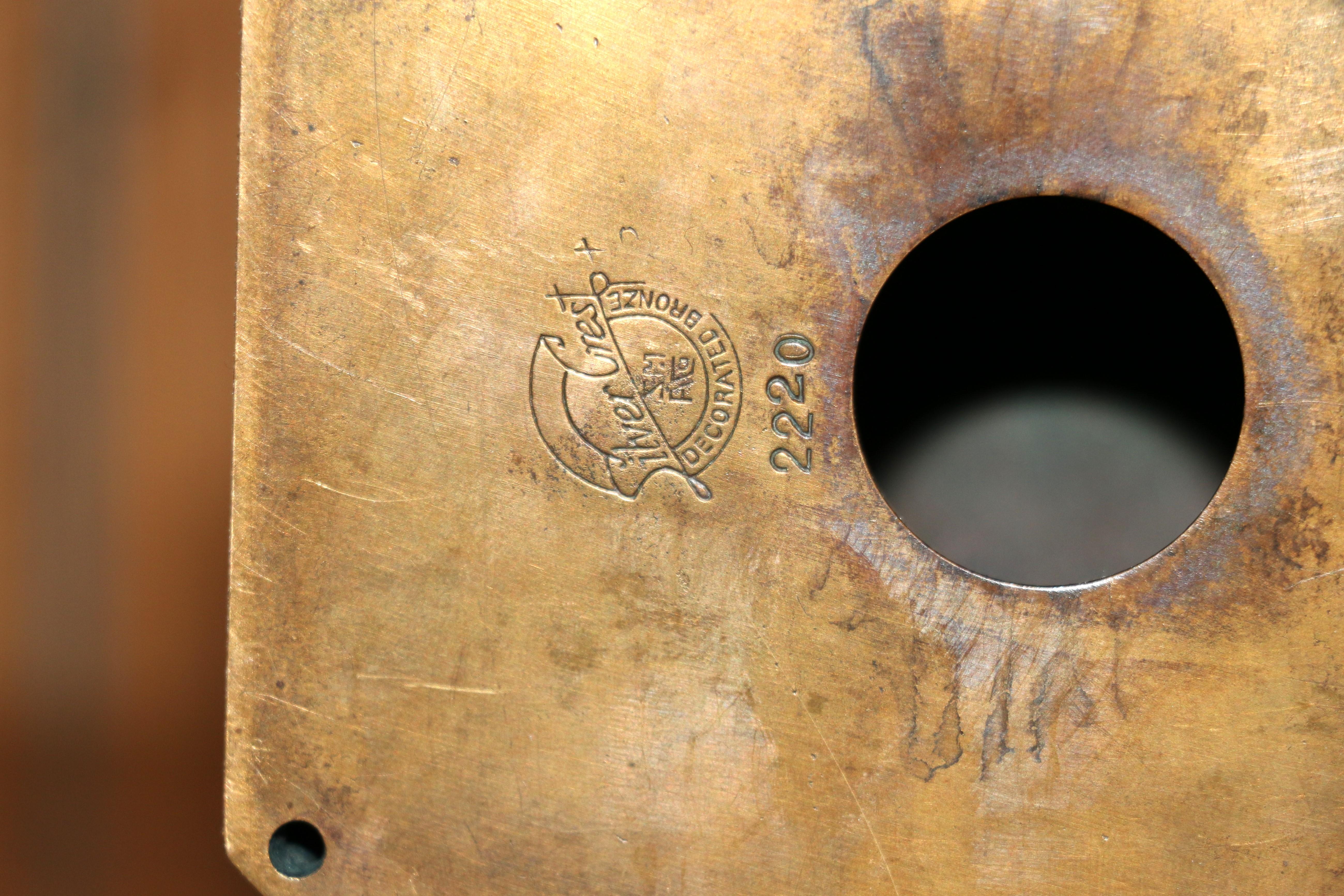 Pozzo d'inchiostro d'argento d'epoca con cresta d'oro e bronzo in vendita 8