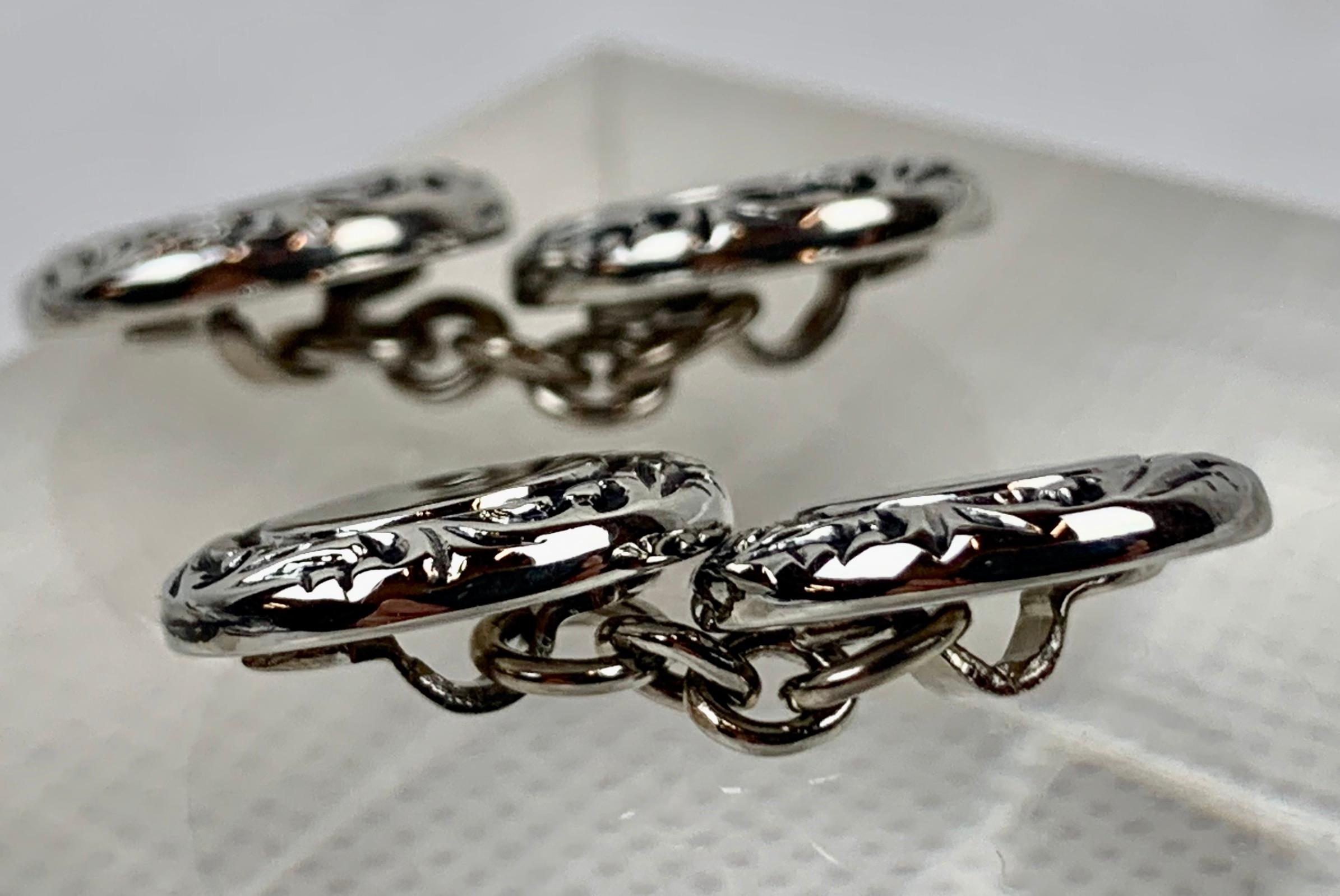 A Pair of Double Round Silver Tone Cufflinks with Scrolled Raised Borders In Good Condition For Sale In West Palm Beach, FL