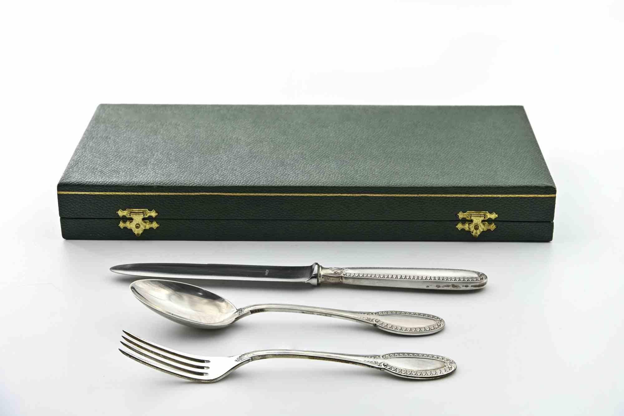 Italiano Set di posate d'argento d'epoca (forchetta, cucchiaio, coltello) in presentatio, metà del XX secolo in vendita