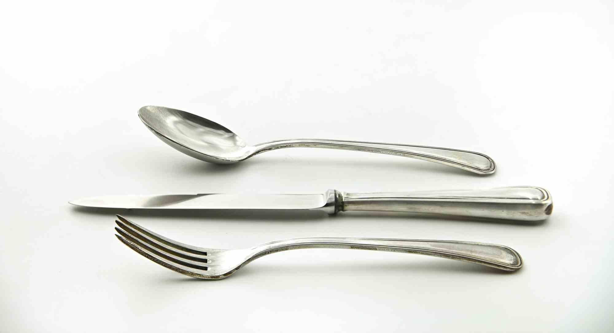 Set di posate d'argento d'epoca (forchetta, cucchiaio, coltello) in presentatio, metà del XX secolo In condizioni buone in vendita a Roma, IT