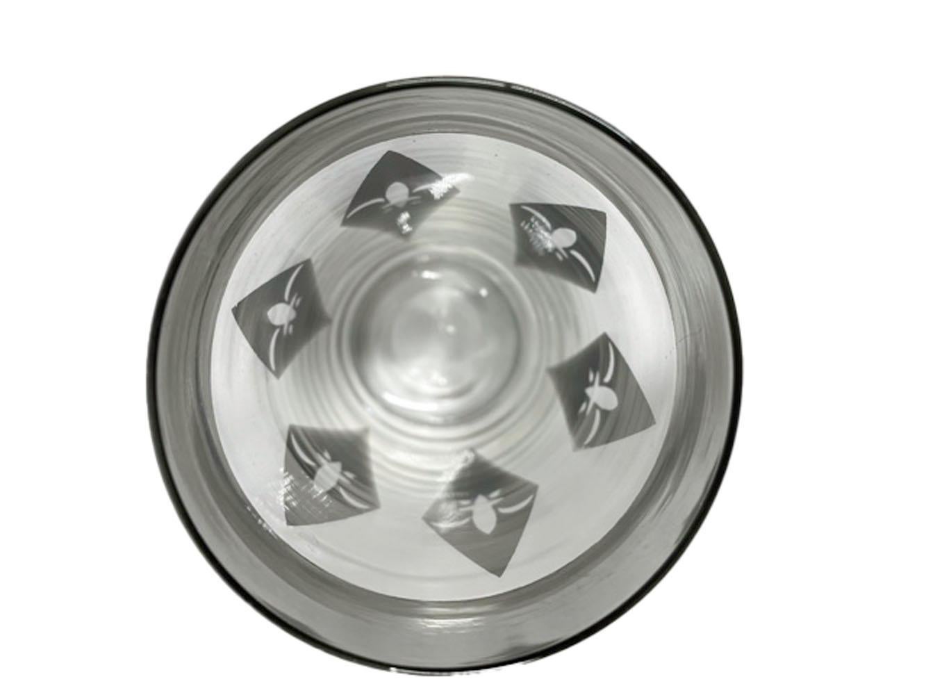 Ensemble de 8 verres highball vintage en argent décorés d'une fleur de lis dans des diamants allongés en argent sous une large bande de bord.